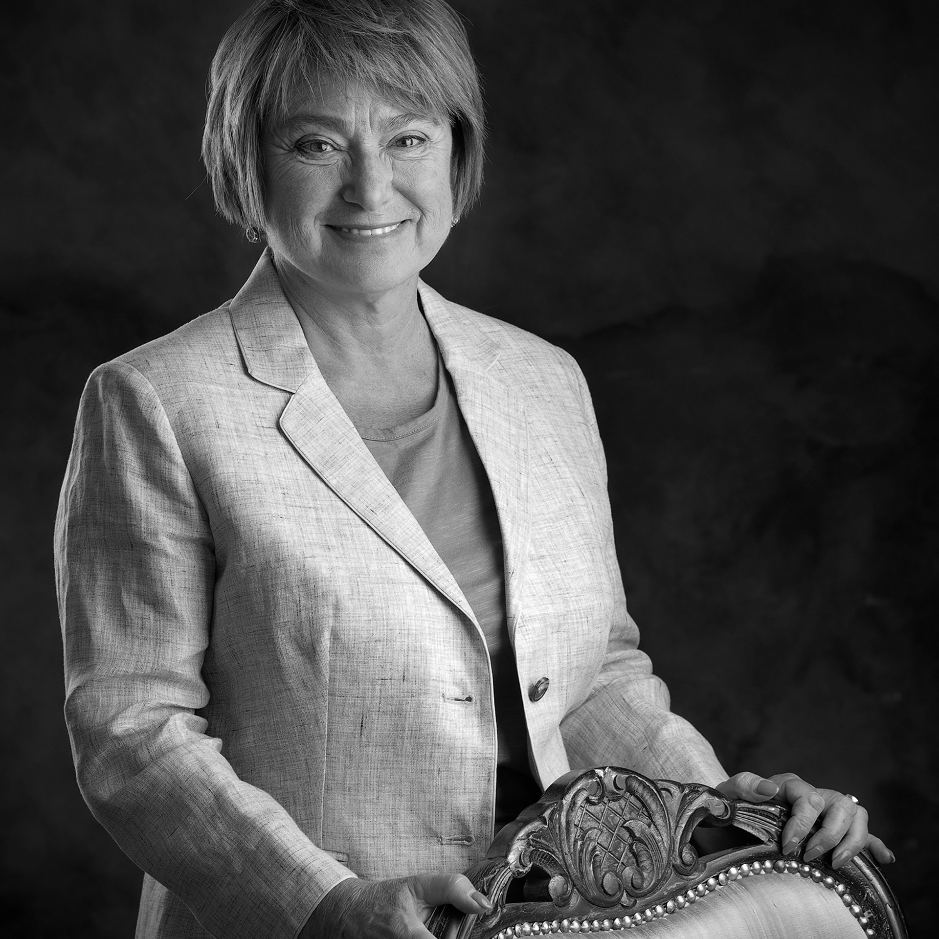 НИНА ЗВЕРЕВА — тележурналист, бизнес-тренер, писатель