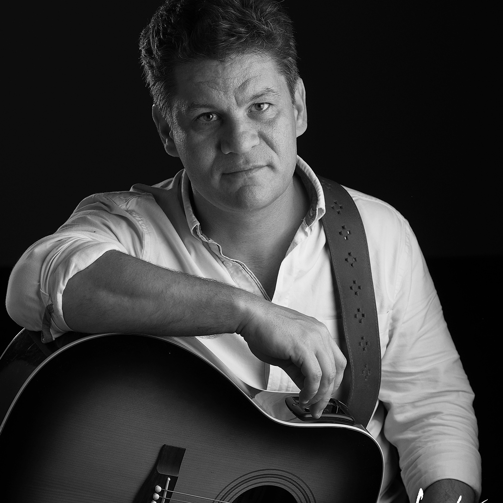 АЛЕКСАНДР ПИЧУГИН — журналист, музыкант