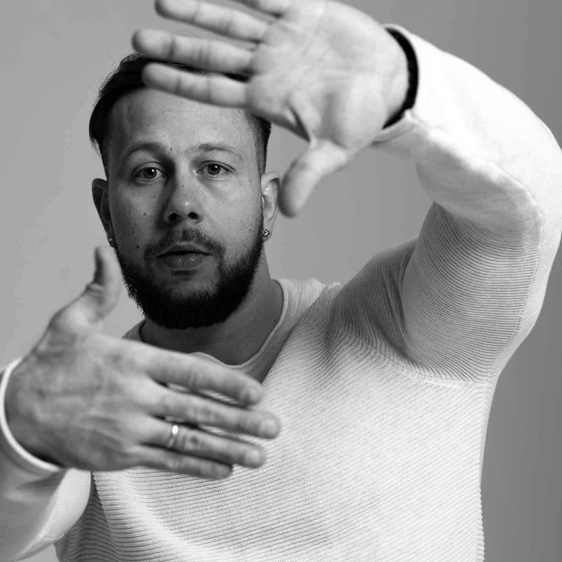 Дима. Съемка для фитнес-тренера в стиле минимализм.