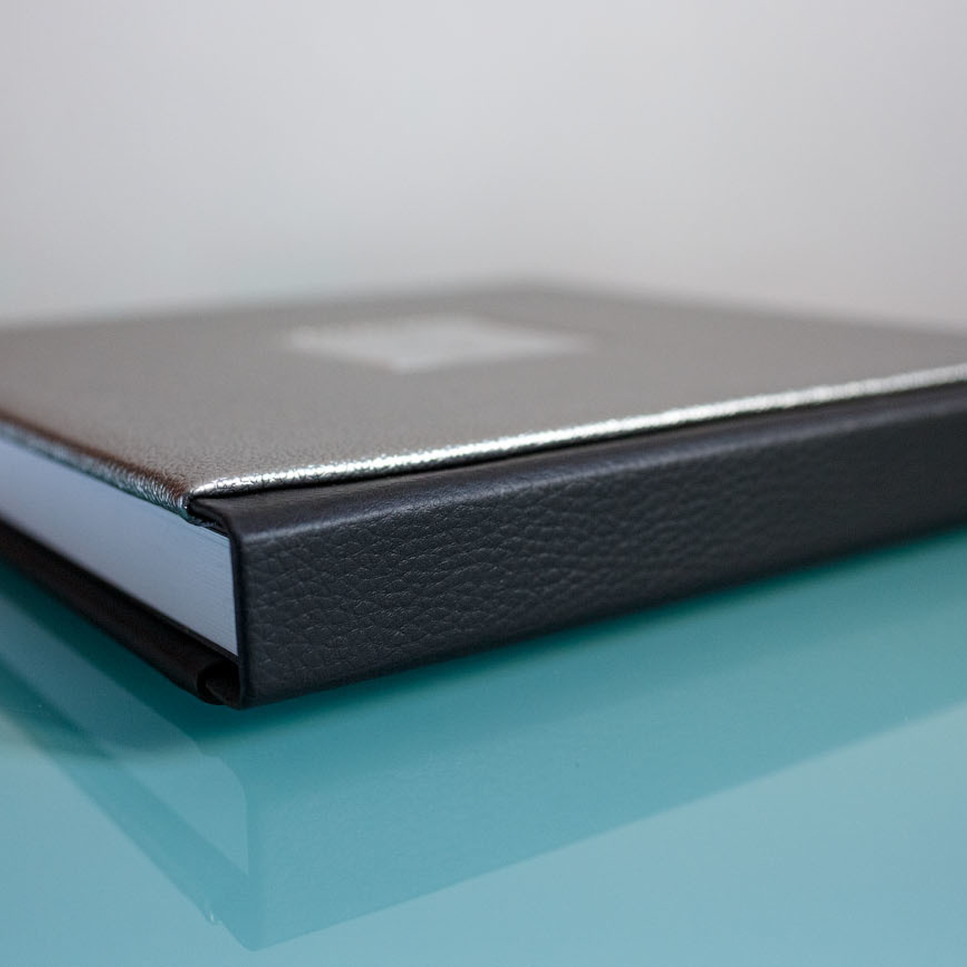 Фотокнига в обложке металлик. Фотограф в Москве Татьяна Байкова