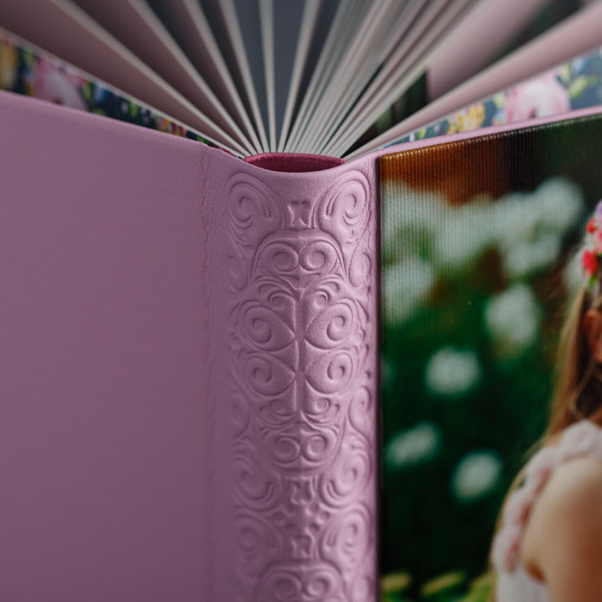 Фотокнига с тиснением и фотовставкой на холсте. Фотограф в Москве Татьяна Байкова