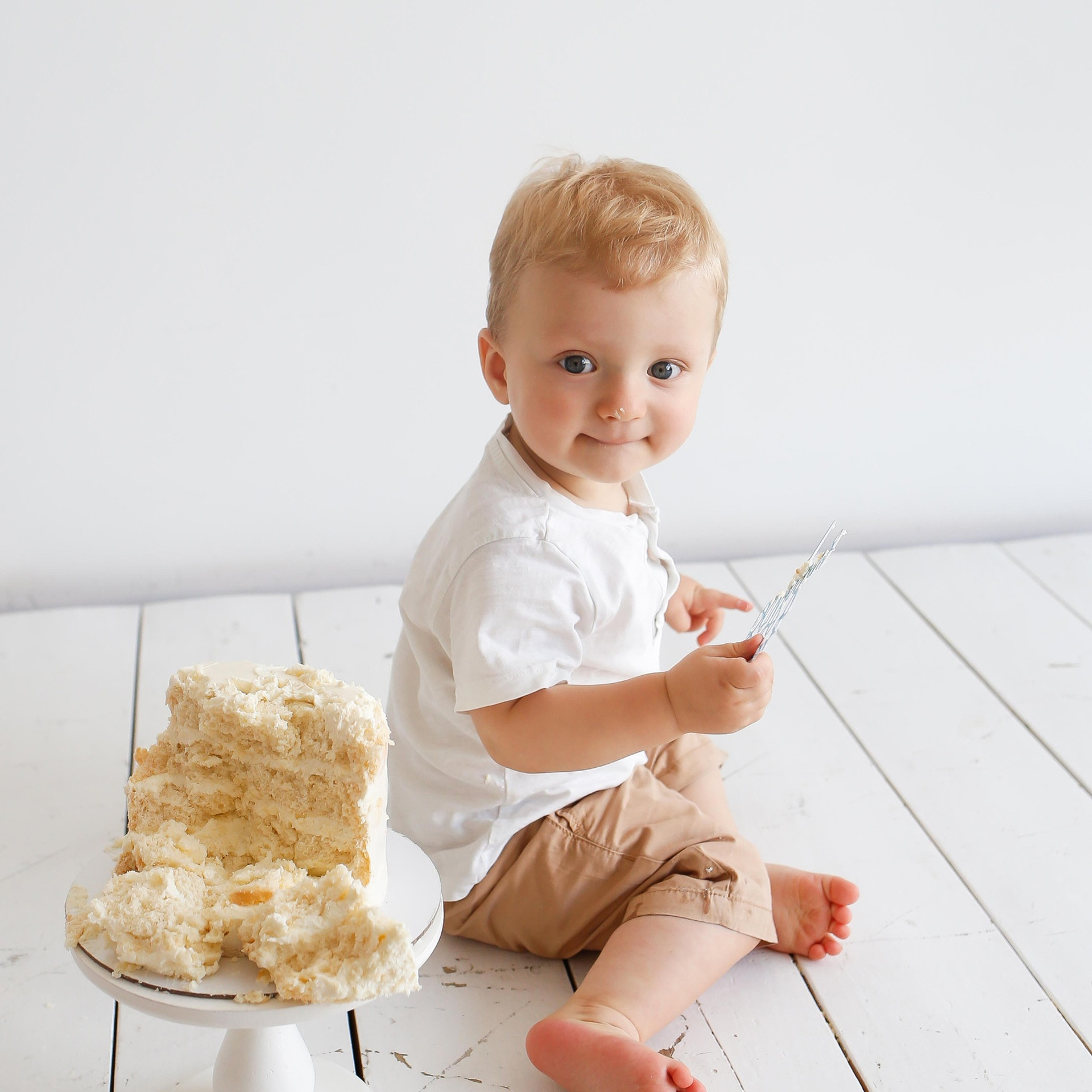 Первый торт у Артемки