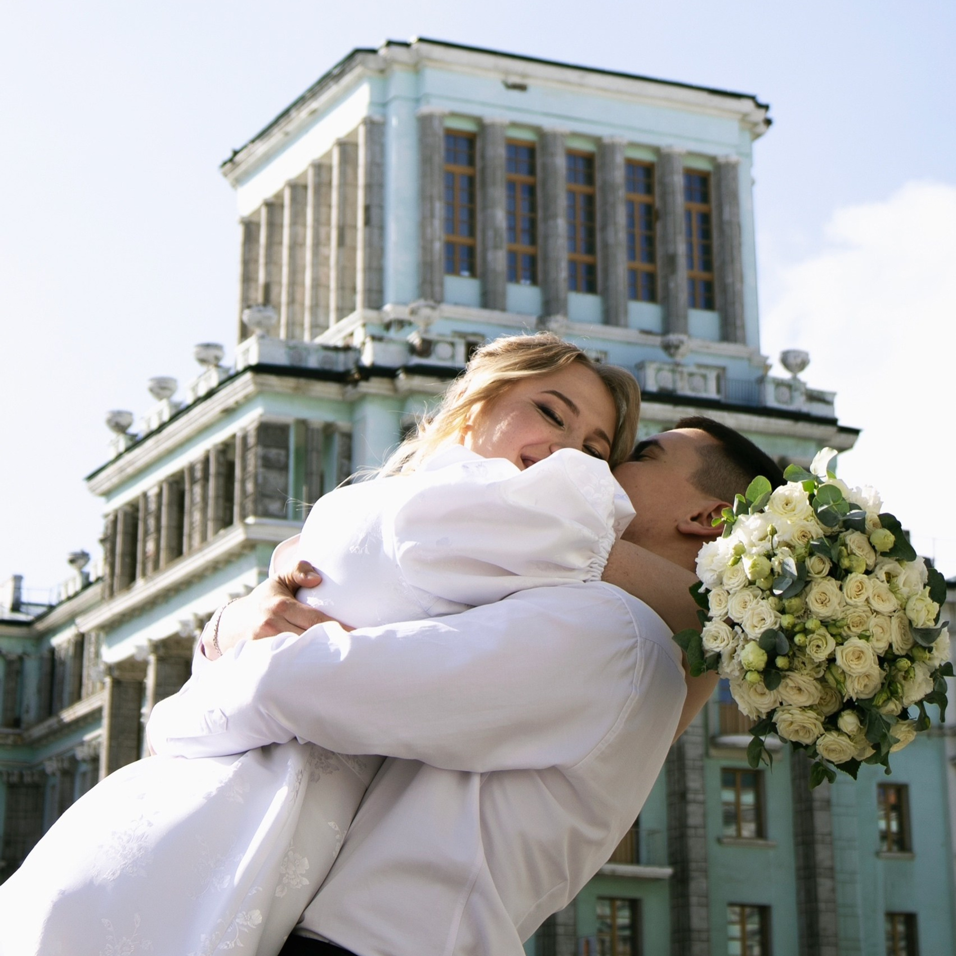 Молодожены