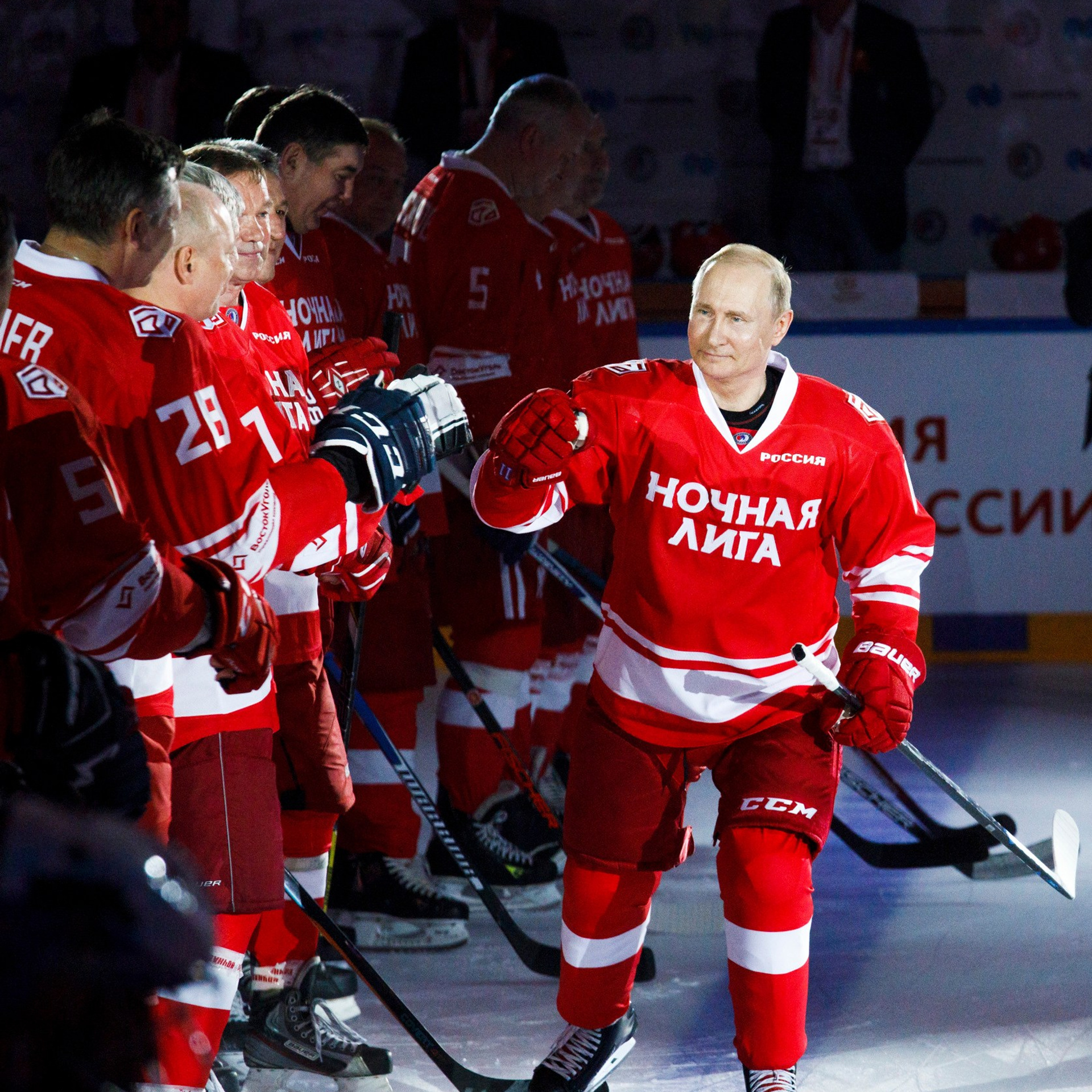 Ночная Хоккейная Лига.