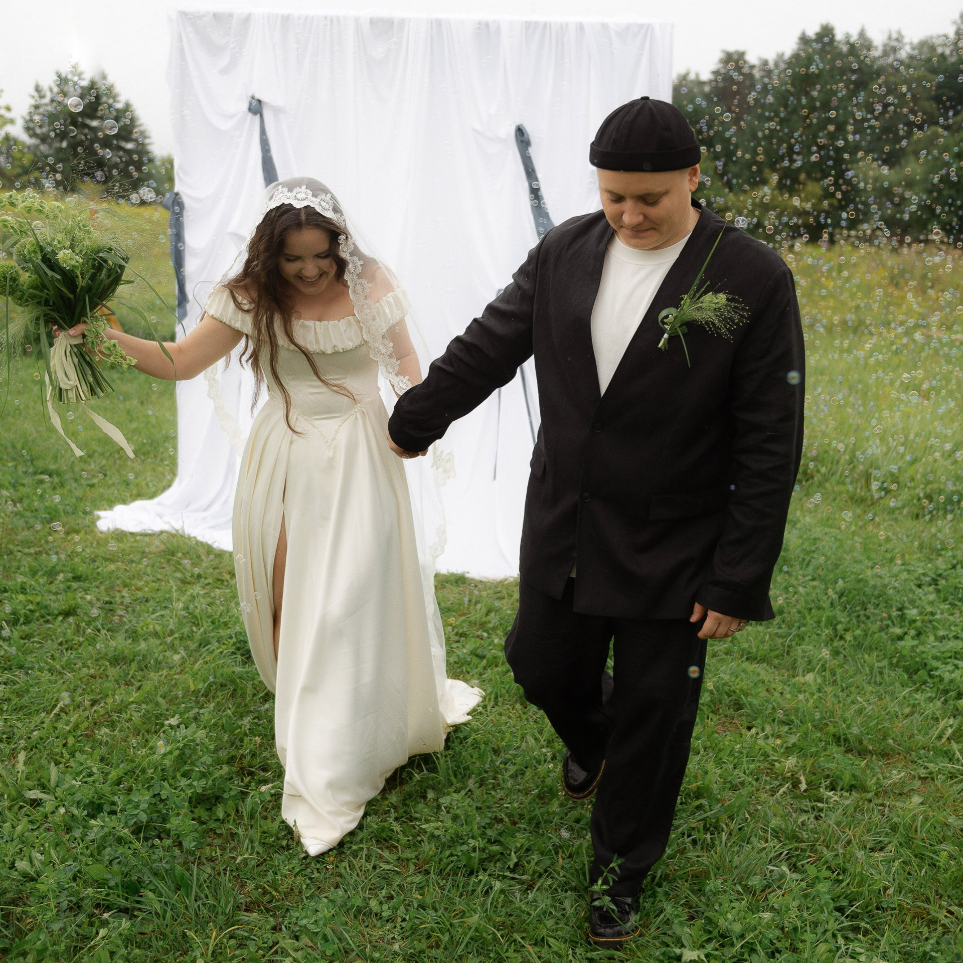 Зеленая тропа, уютная свадьба под дождем