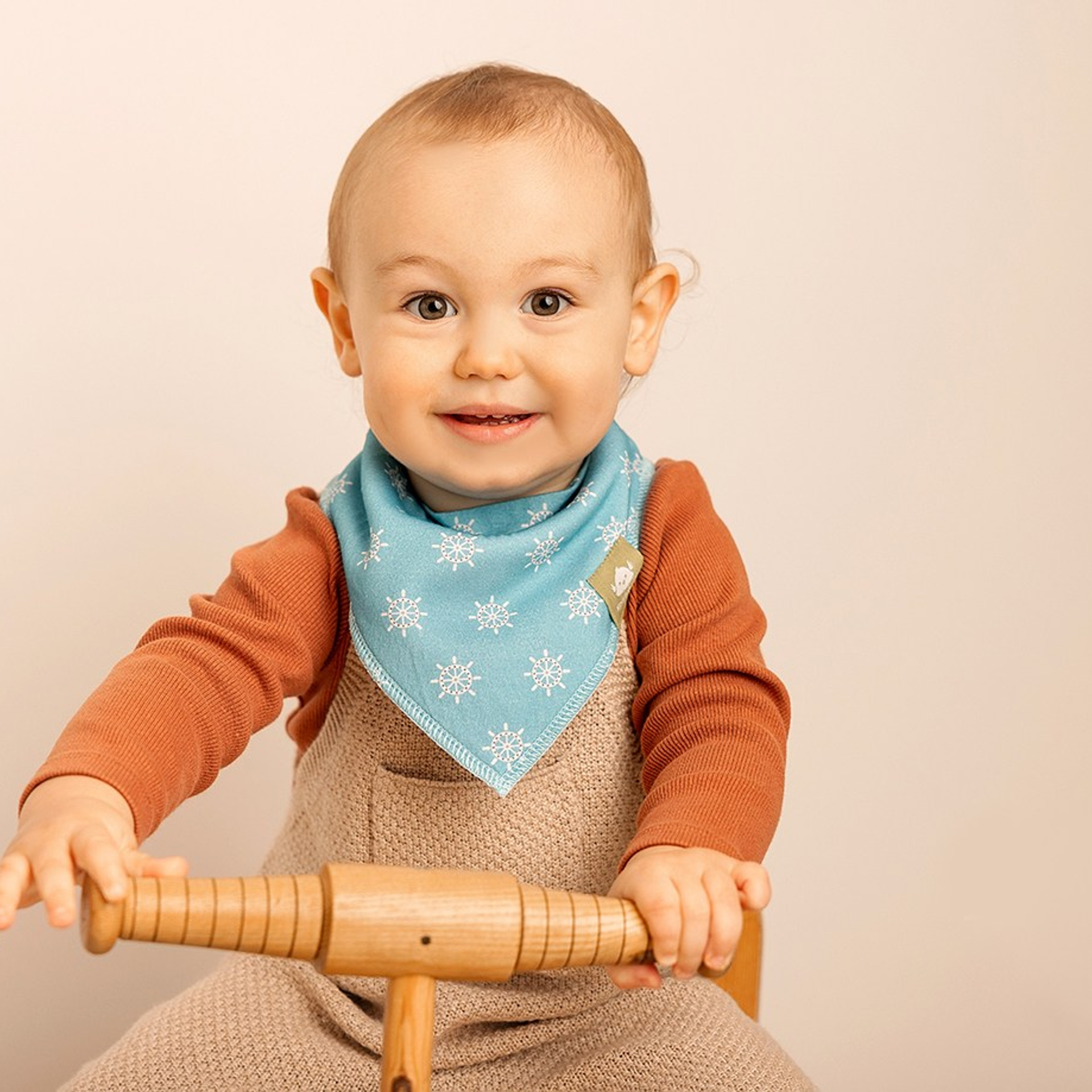 Фотосессия детской одежды для маркетплейсов от фотографа. Фотосессия в студии в Москве от профессионального фотографа услуги по доступным ценам