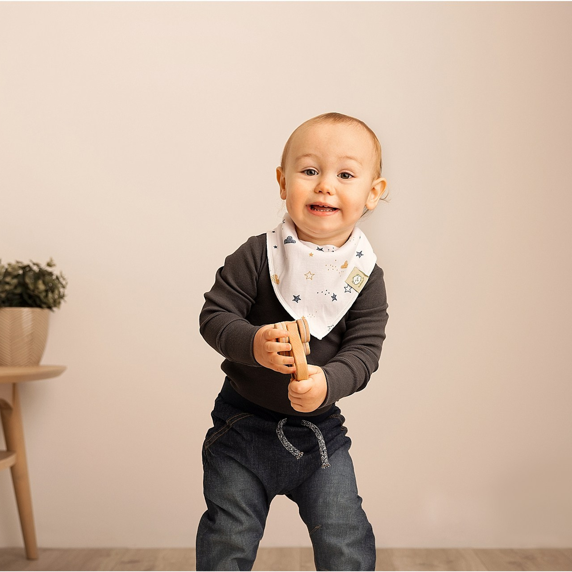 Фотосессия детской одежды для маркетплейсов от фотографа. Фотосессия в студии в Москве от профессионального фотографа услуги по доступным ценам