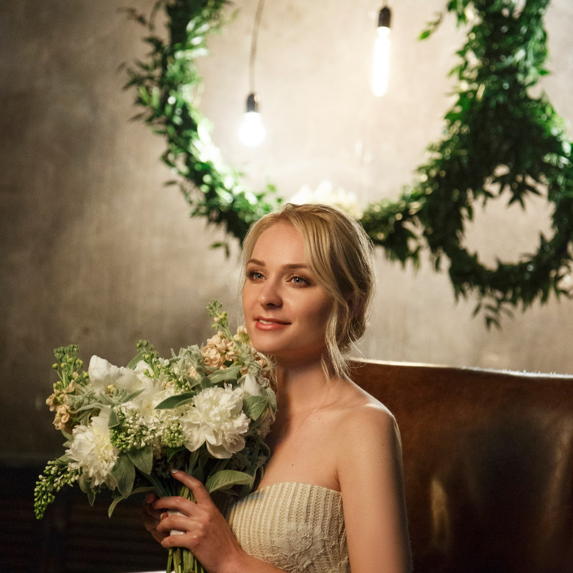 Свадебная фотосессия в студиях Москвы от свадебного фотографа. Фотосессия в студии в Москве от профессионального фотографа услуги по доступным ценам