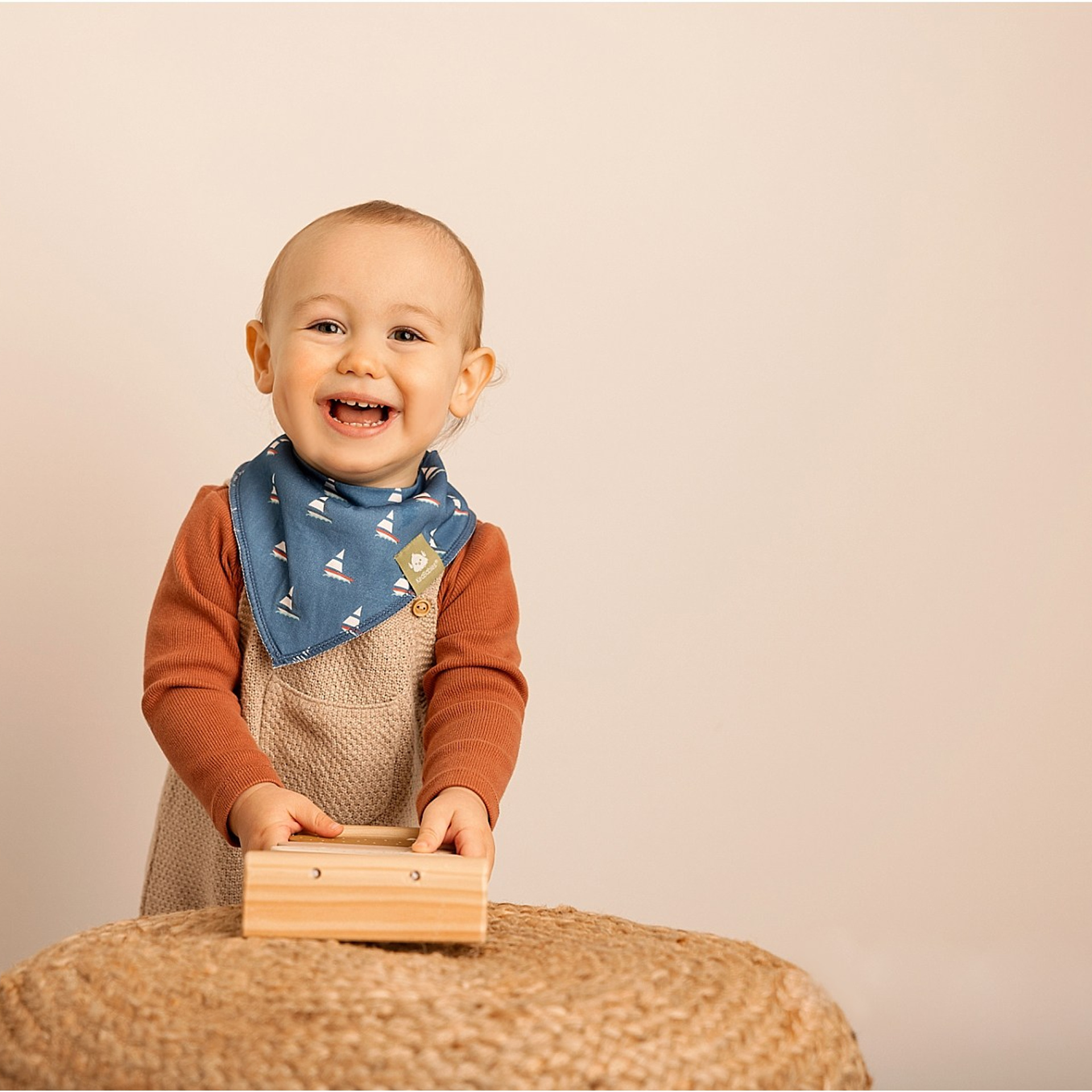 Фотосессия детской одежды для маркетплейсов от фотографа. Фотосессия в студии в Москве от профессионального фотографа услуги по доступным ценам