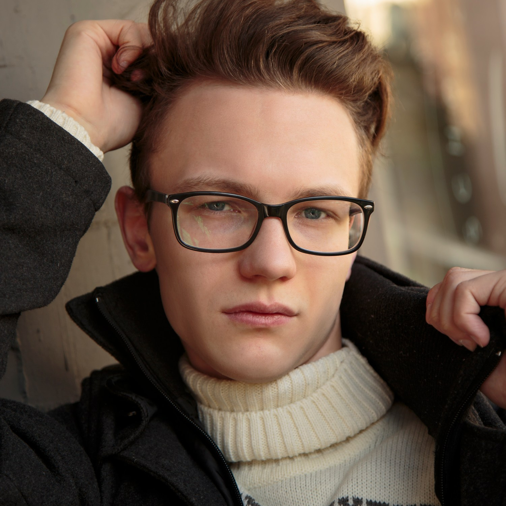 Фотосессия для мужчины в пиджаке на улице