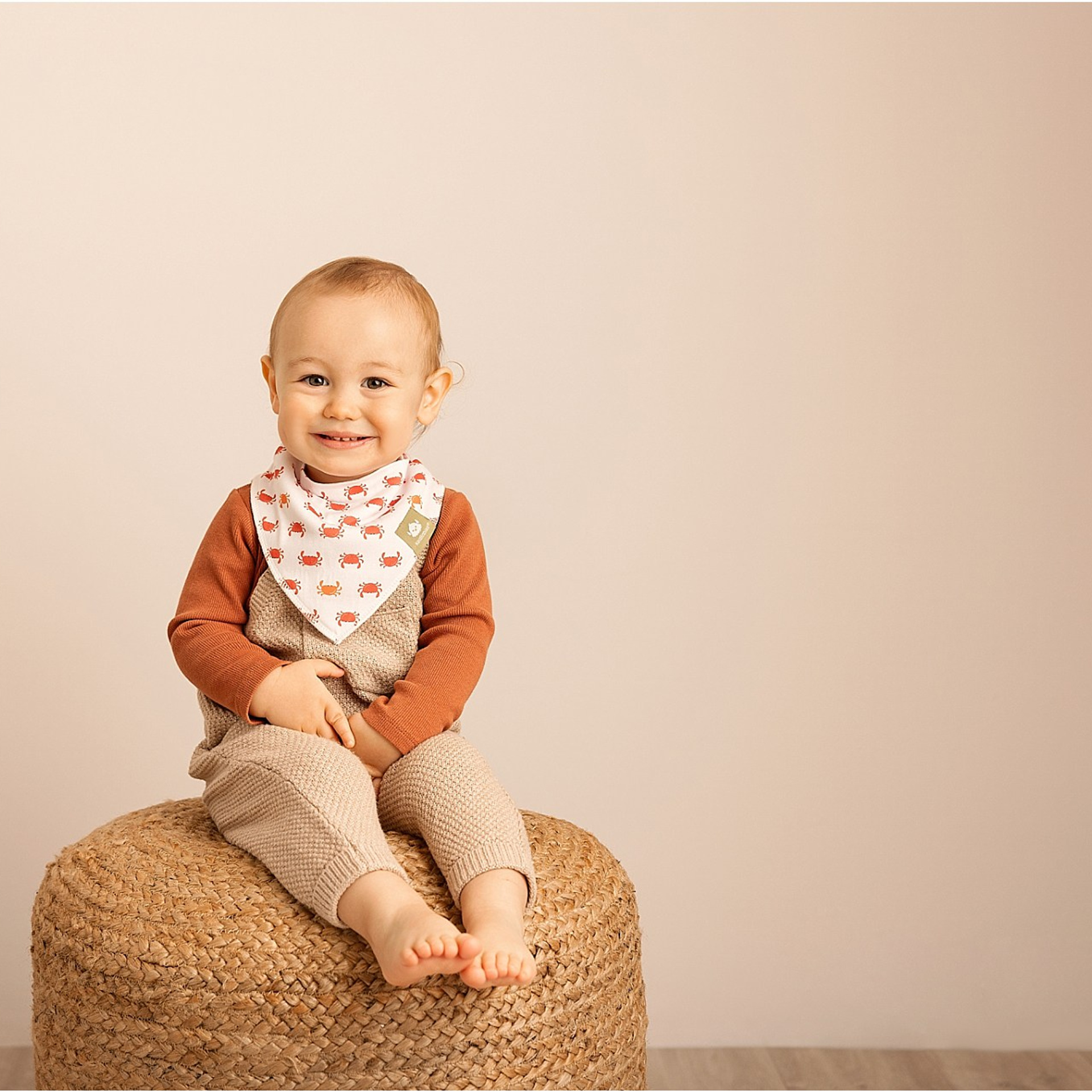 Фотосессия детской одежды для маркетплейсов от фотографа. Фотосессия в студии в Москве от профессионального фотографа услуги по доступным ценам