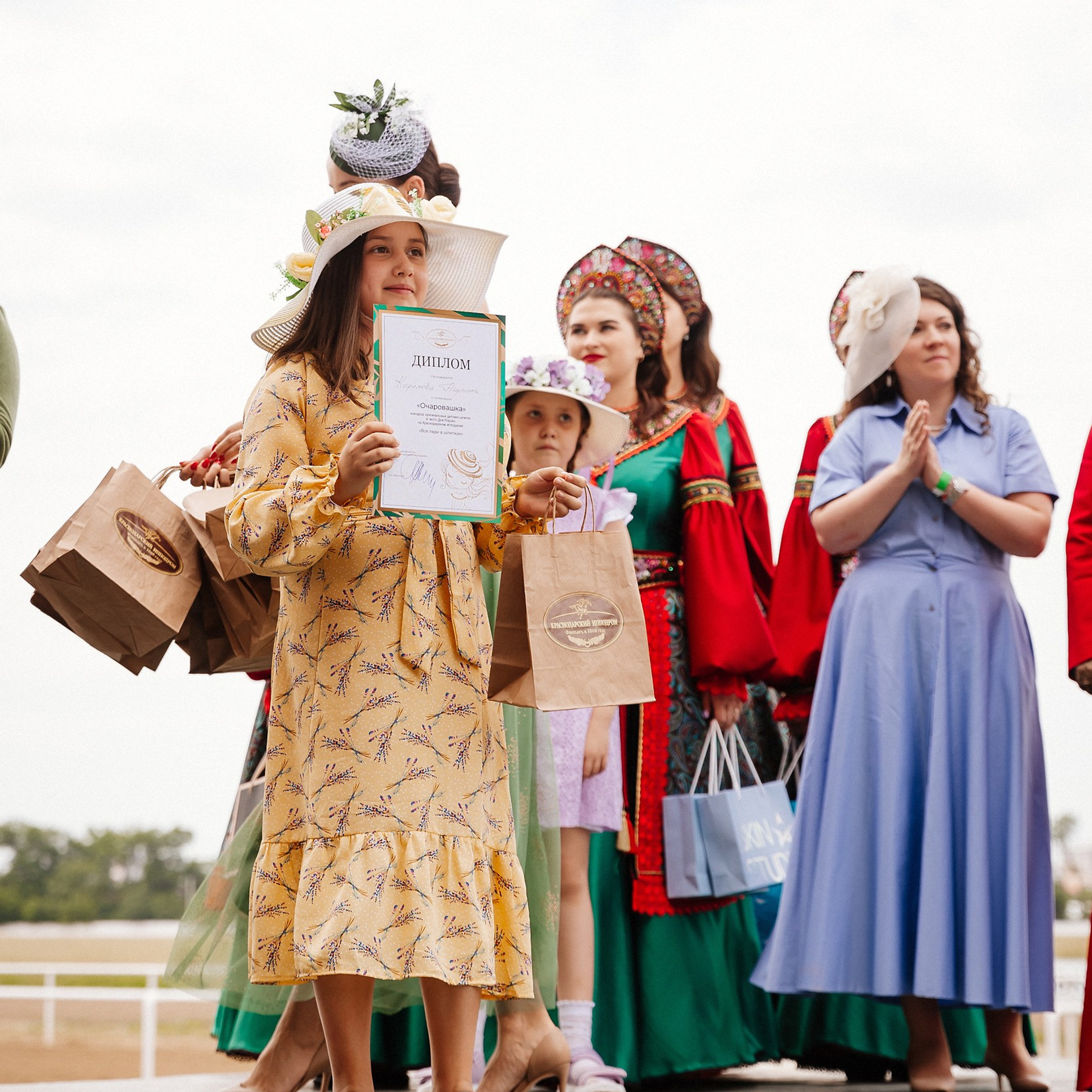 Скачки 10.06.23. Photographer | Anna Christia