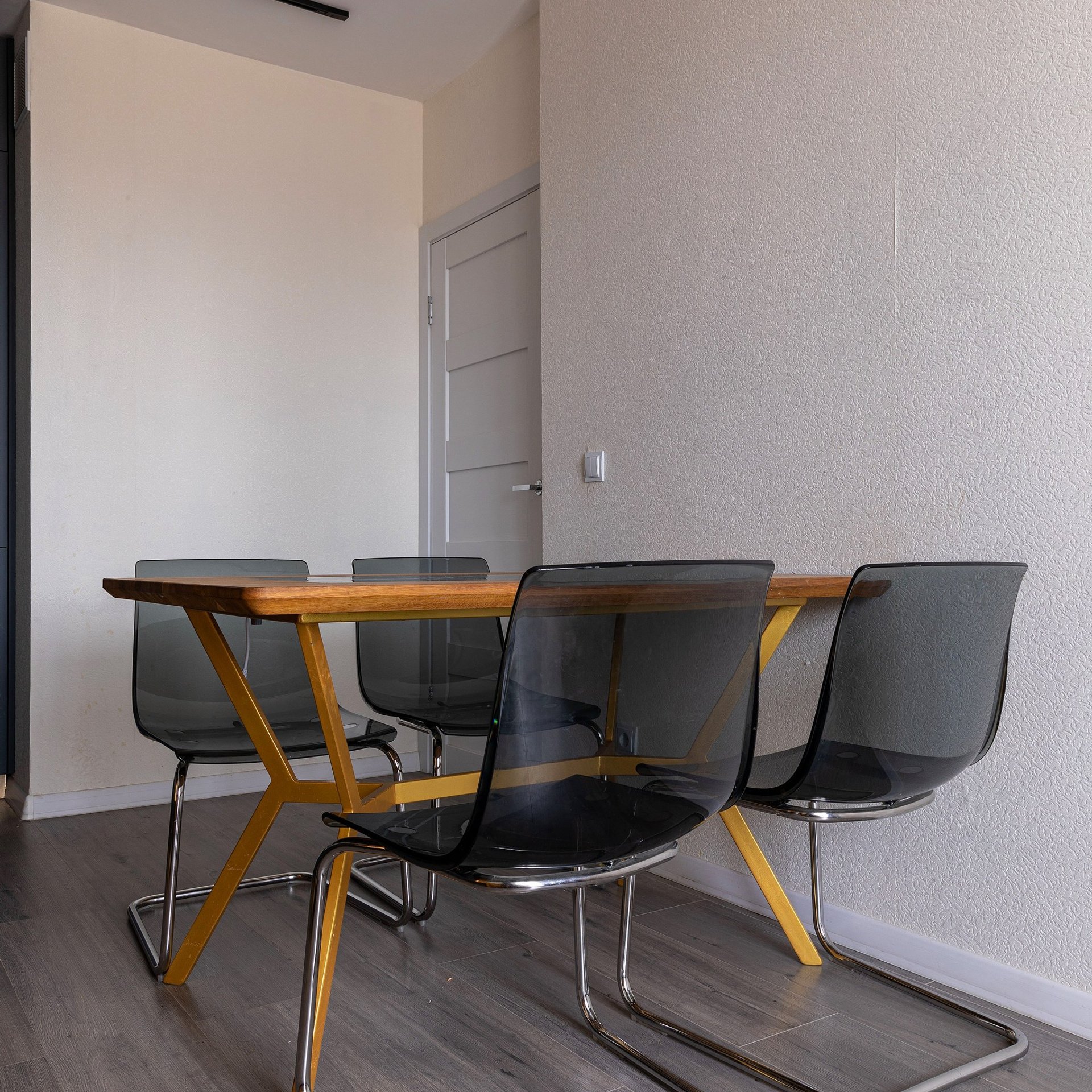 Фотосъёмка кухонного гарнитура и стола. Интерьерный фотограф в Санкт-Петербурге, Ленинградской области и в Москве Николай Щербаков