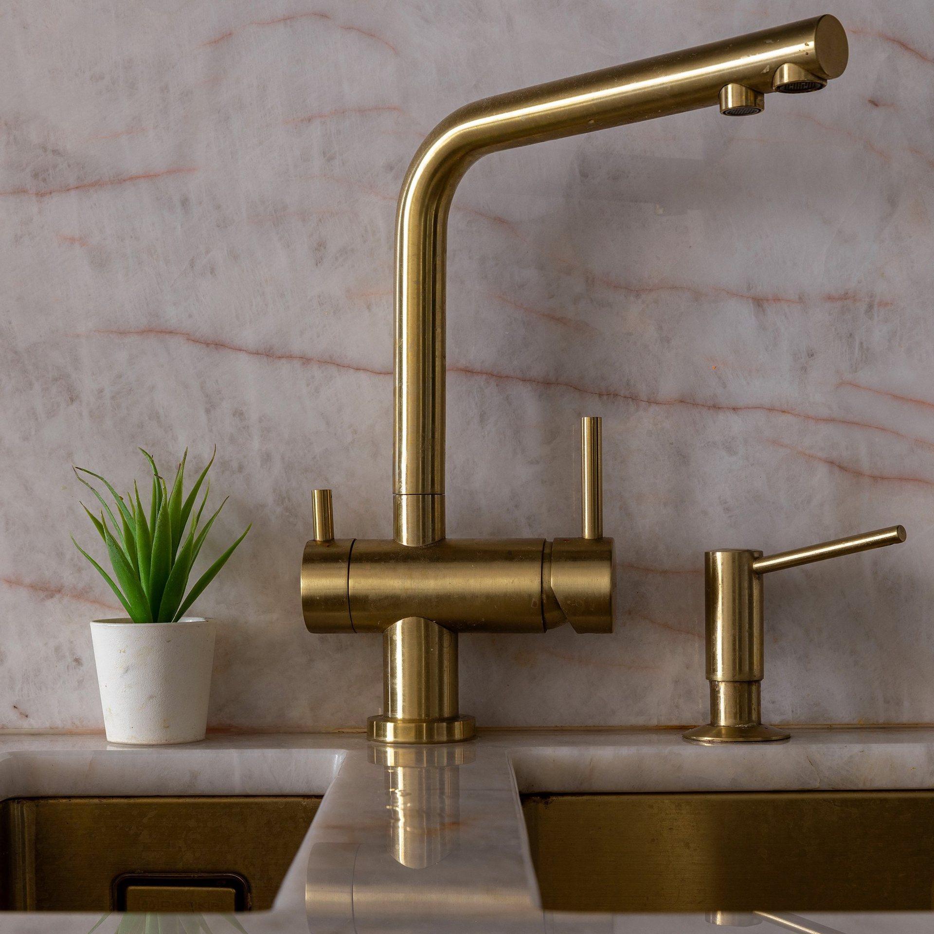 Фотосъёмка кухонного гарнитура и стола. Интерьерный фотограф в Санкт-Петербурге, Ленинградской области и в Москве Николай Щербаков