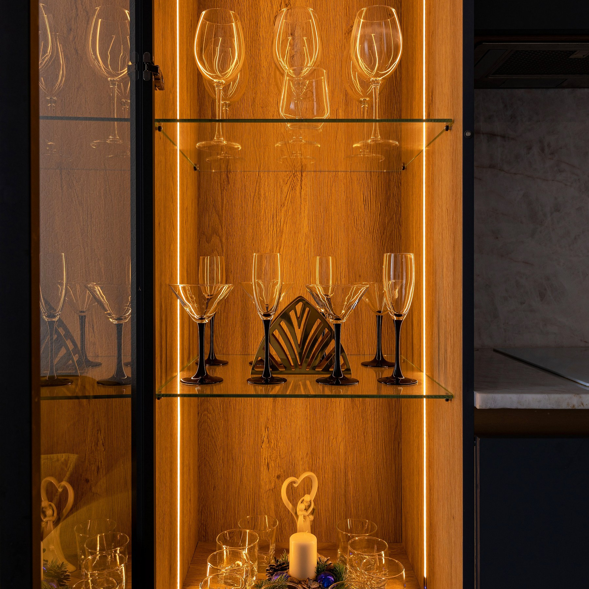 Фотосъёмка кухонного гарнитура и стола. Интерьерный фотограф в Санкт-Петербурге, Ленинградской области и в Москве Николай Щербаков