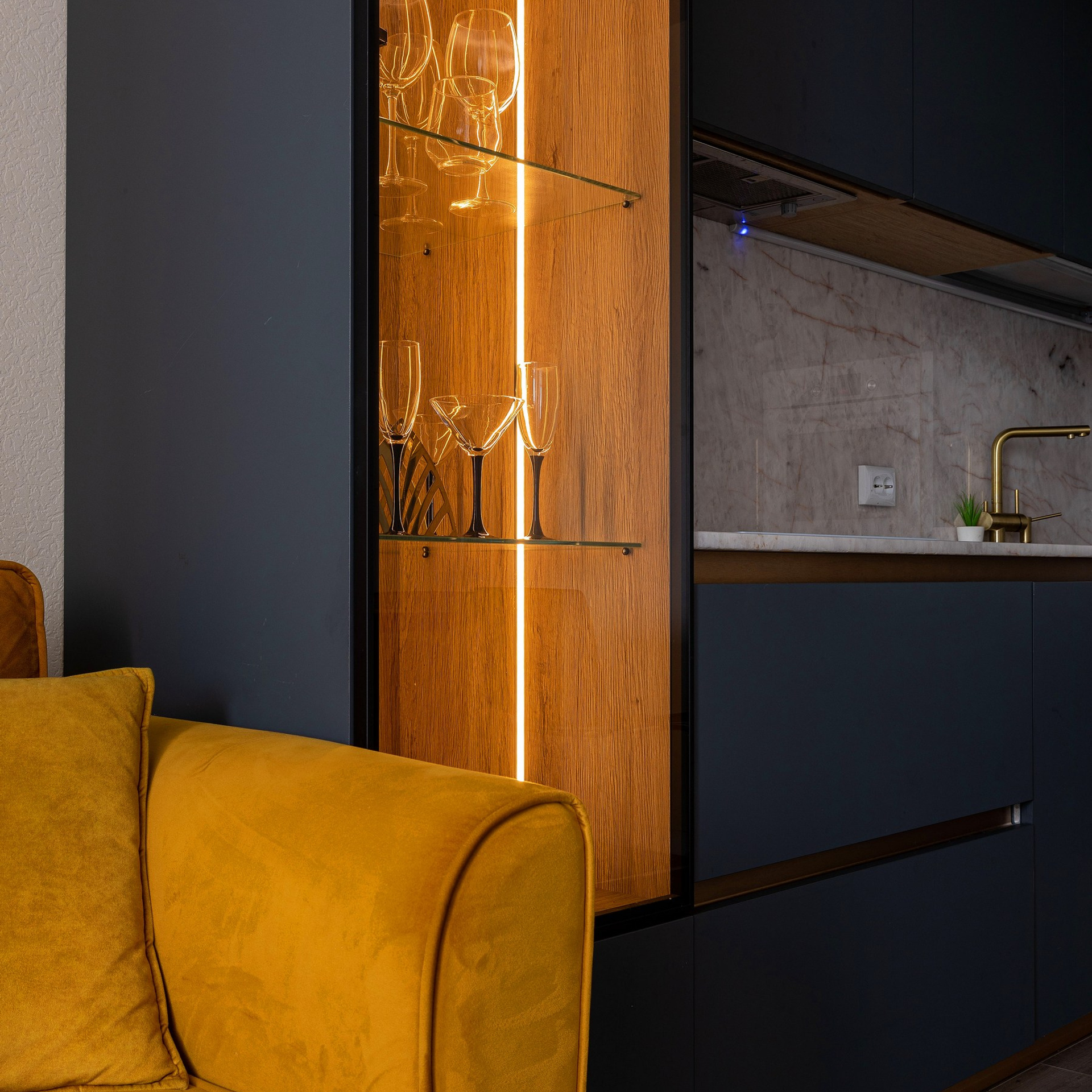 Фотосъёмка кухонного гарнитура и стола. Интерьерный фотограф в Санкт-Петербурге, Ленинградской области и в Москве Николай Щербаков