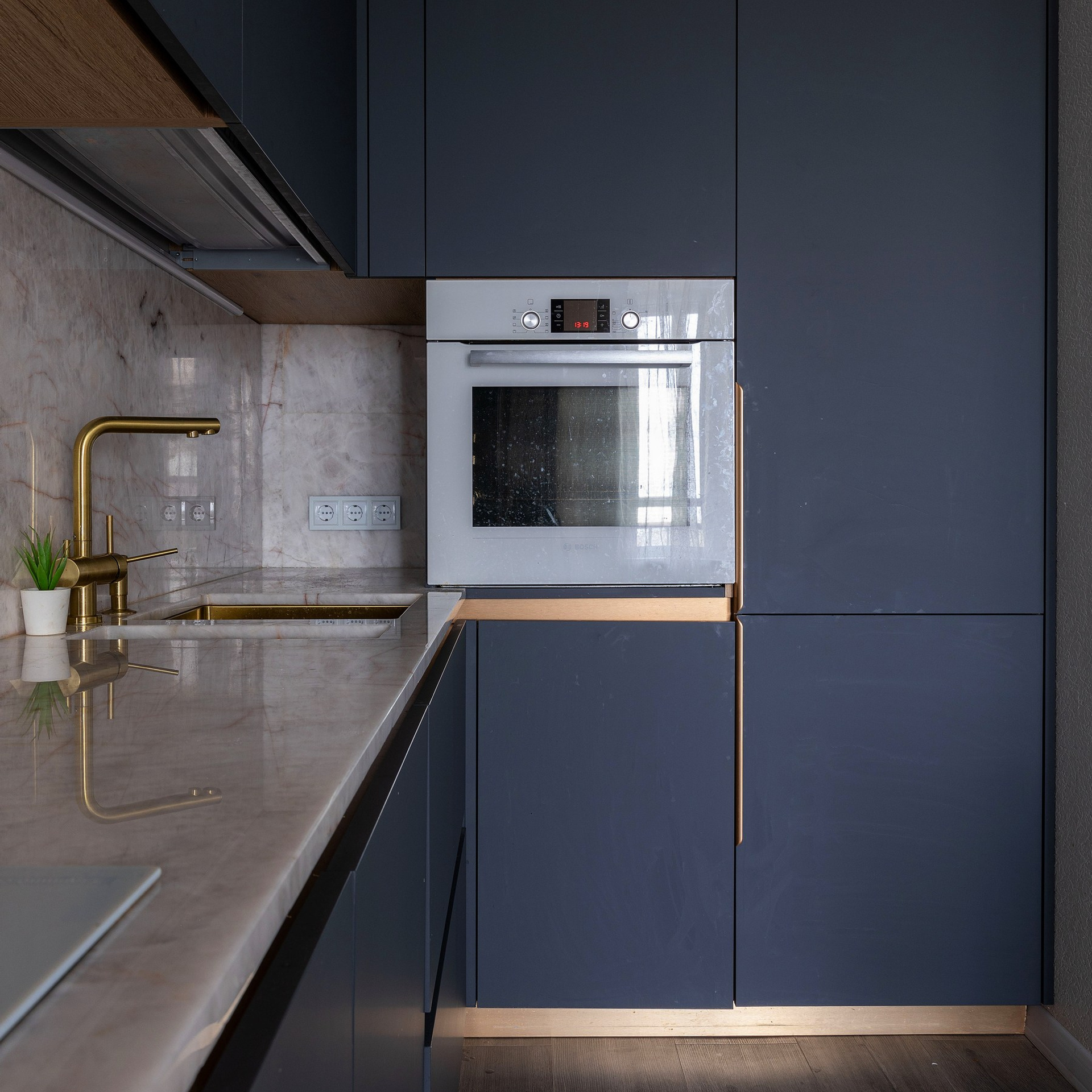 Фотосъёмка кухонного гарнитура и стола. Интерьерный фотограф в Санкт-Петербурге, Ленинградской области и в Москве Николай Щербаков