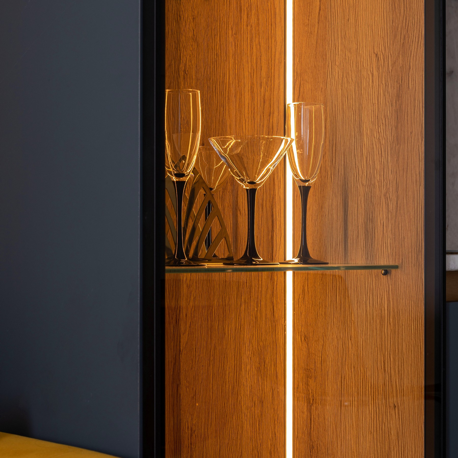 Фотосъёмка кухонного гарнитура и стола. Интерьерный фотограф в Санкт-Петербурге, Ленинградской области и в Москве Николай Щербаков