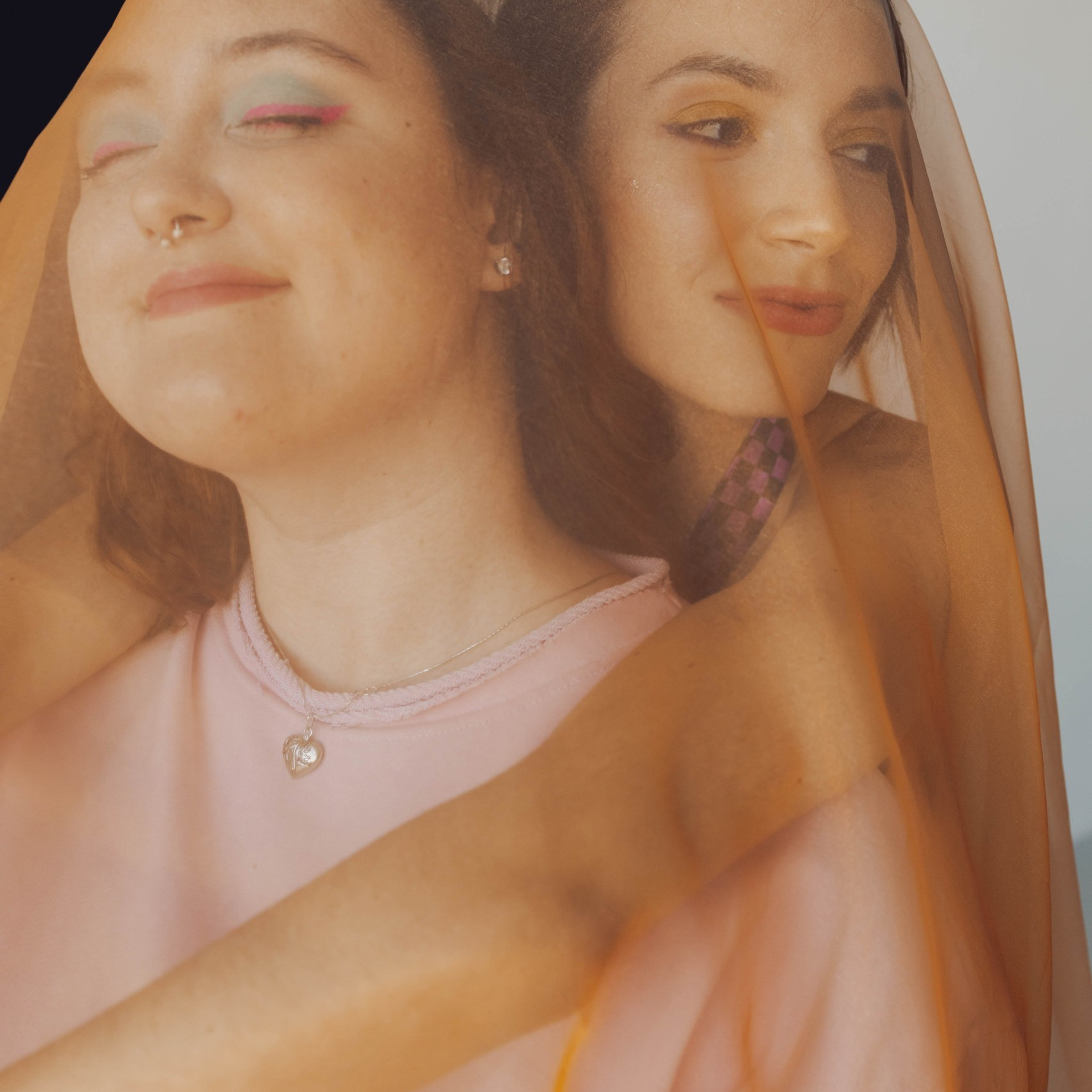 Подруги Таня и Катя