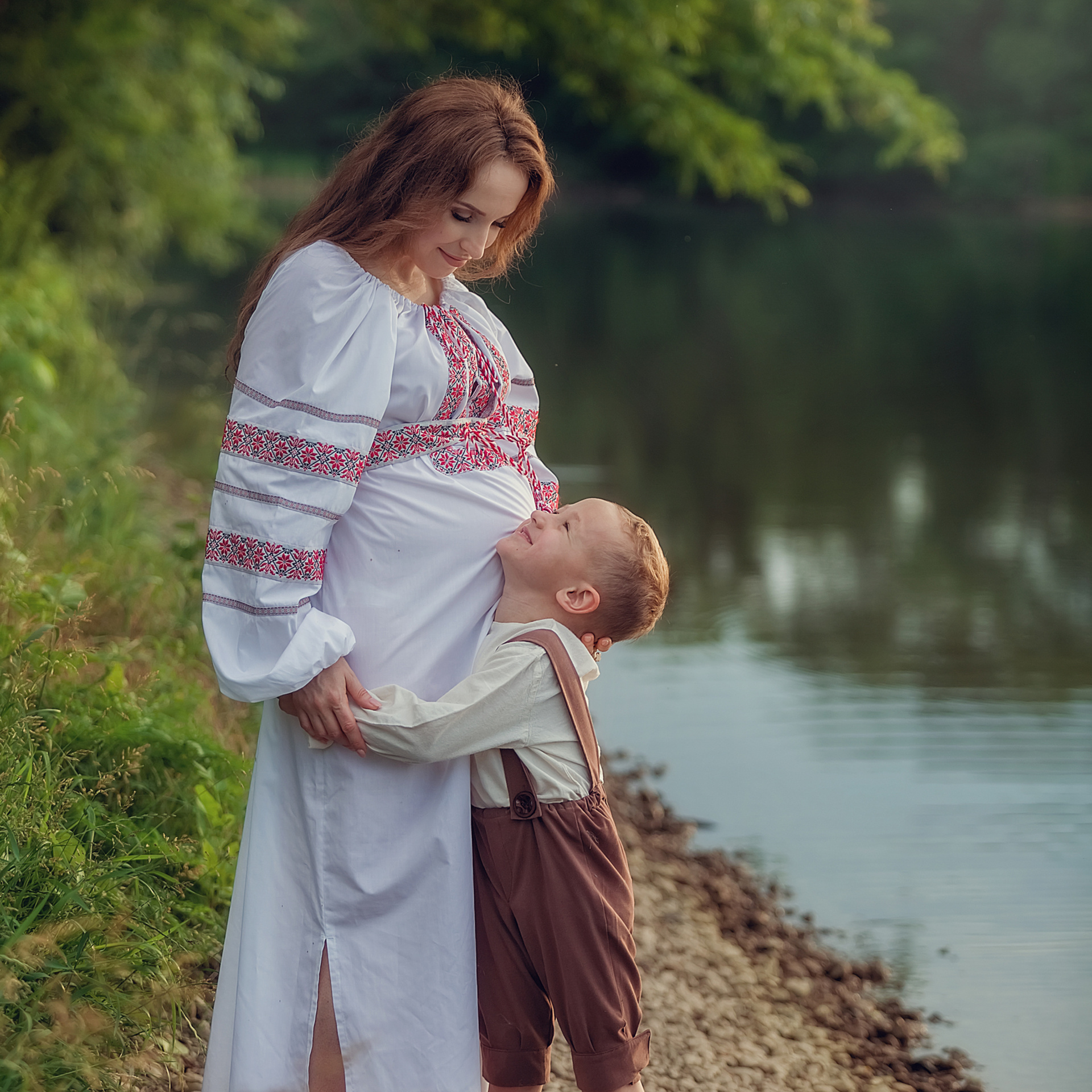 В русско-народном стиле.