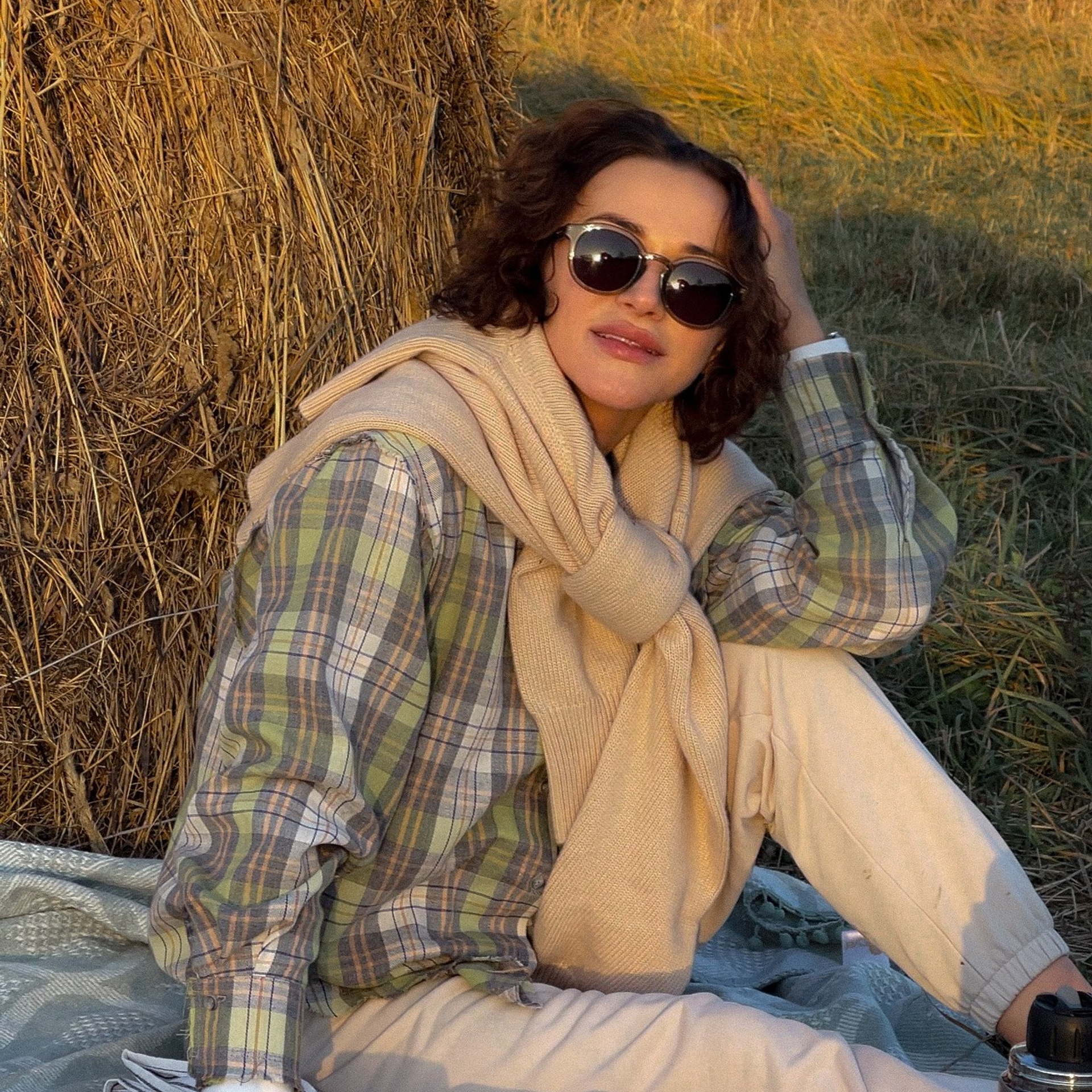 Марьяна в поле. Мобильный фотограф Владивосток