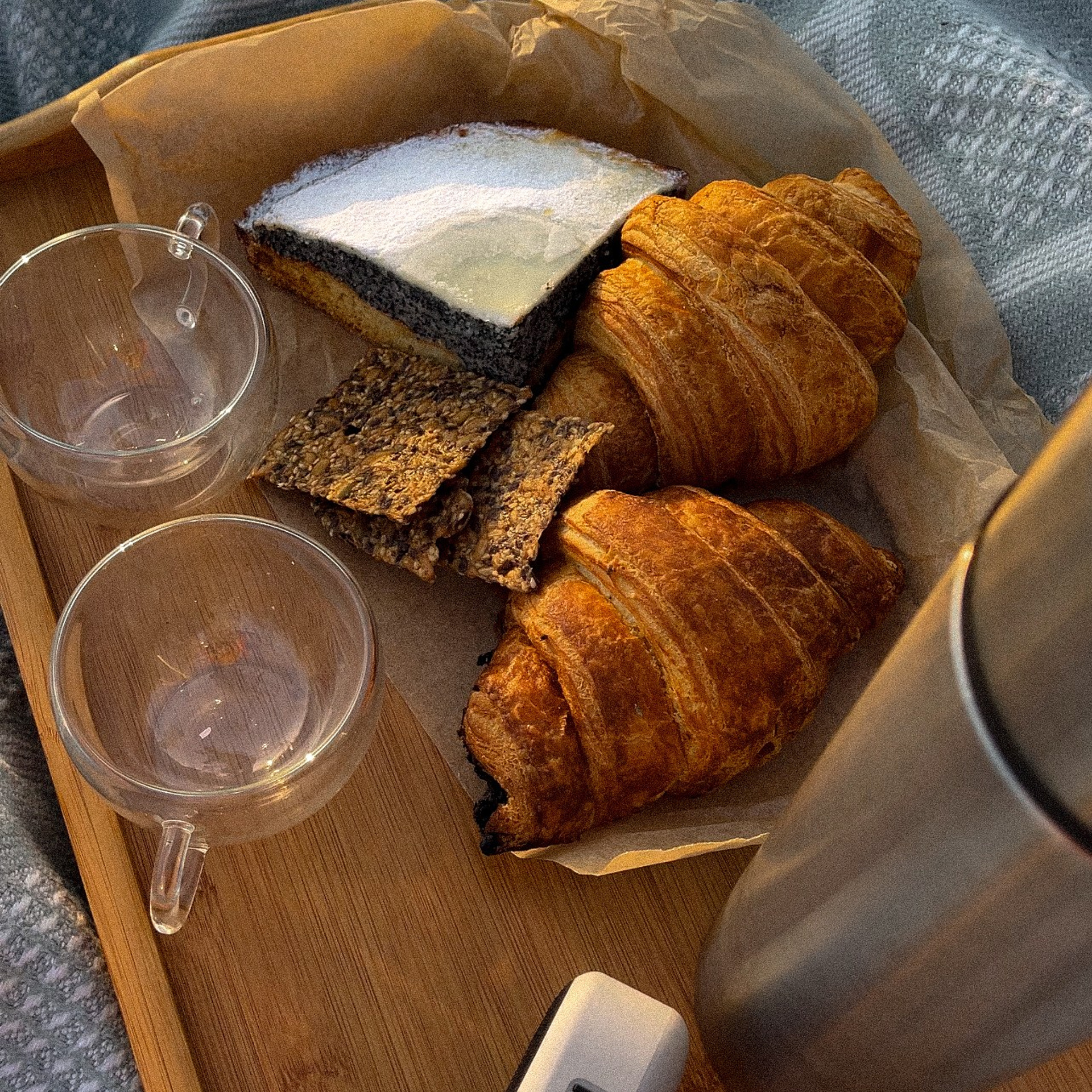 Марьяна в поле. Мобильный фотограф Владивосток