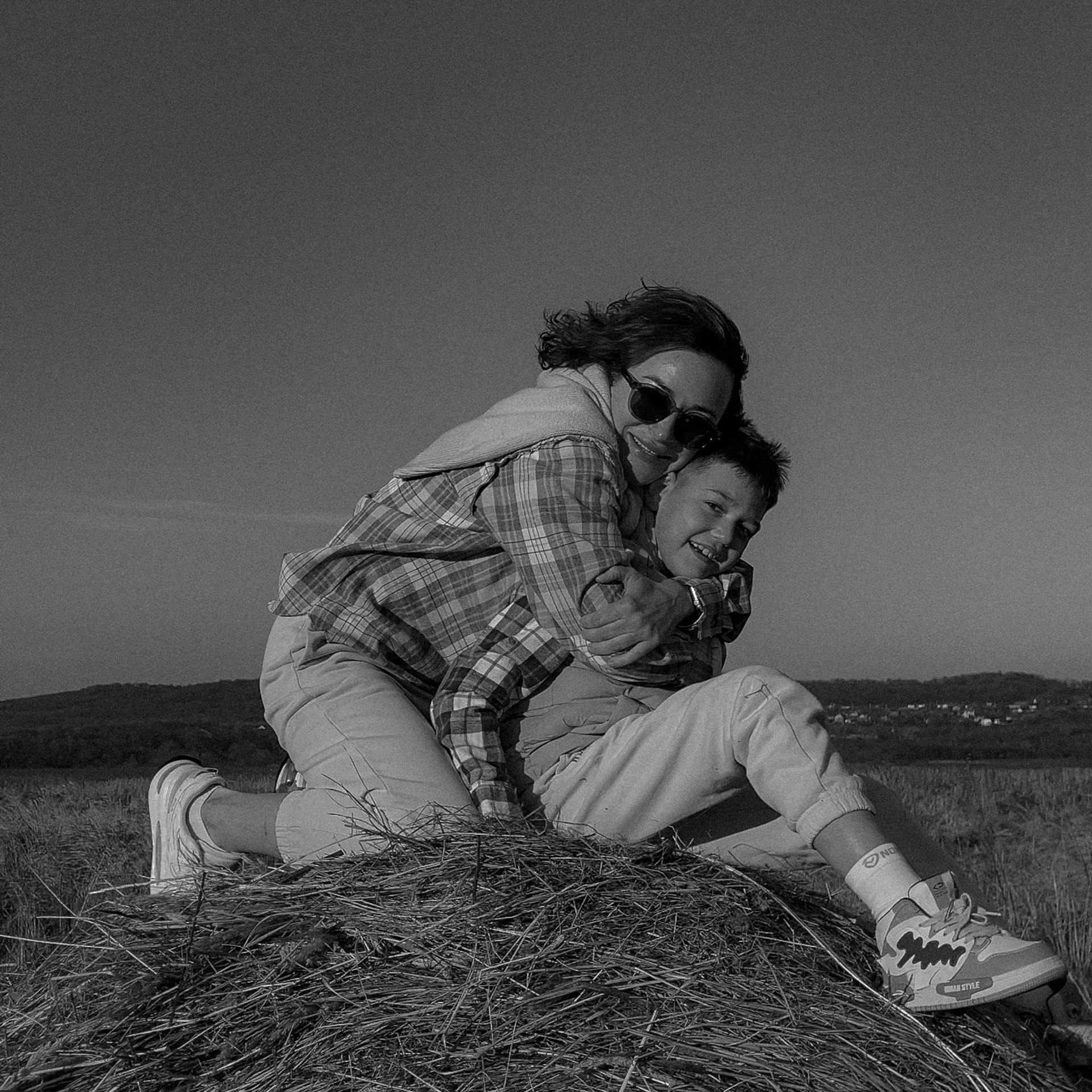 Марьяна в поле. Мобильный фотограф Владивосток