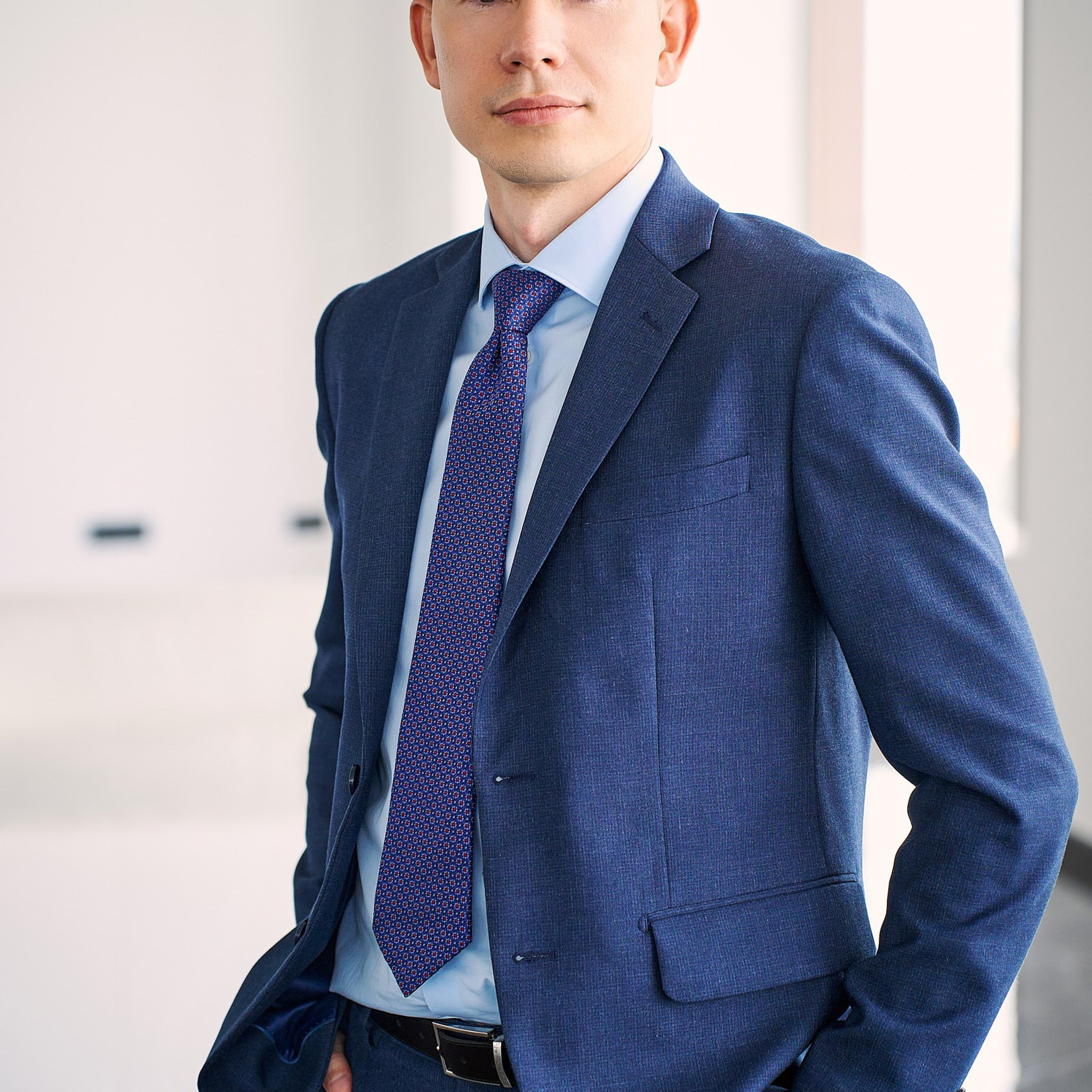 Группа компаний Априори (Портреты на белом фоне и в интерьерах + командные фото). Профессиональный фотограф в Екатеринбурге Константин Зарипов