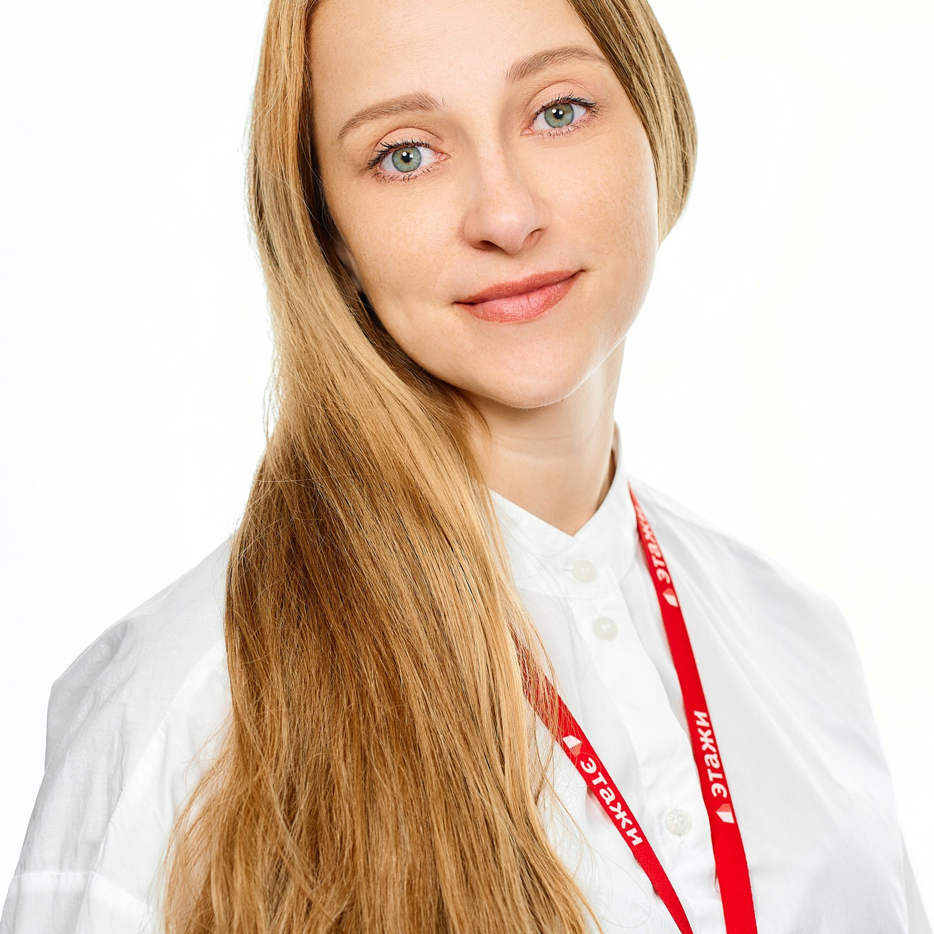 Агентство недвижимости ЭТАЖИ (Сотрудники на белом фоне). Профессиональный фотограф в Екатеринбурге Константин Зарипов