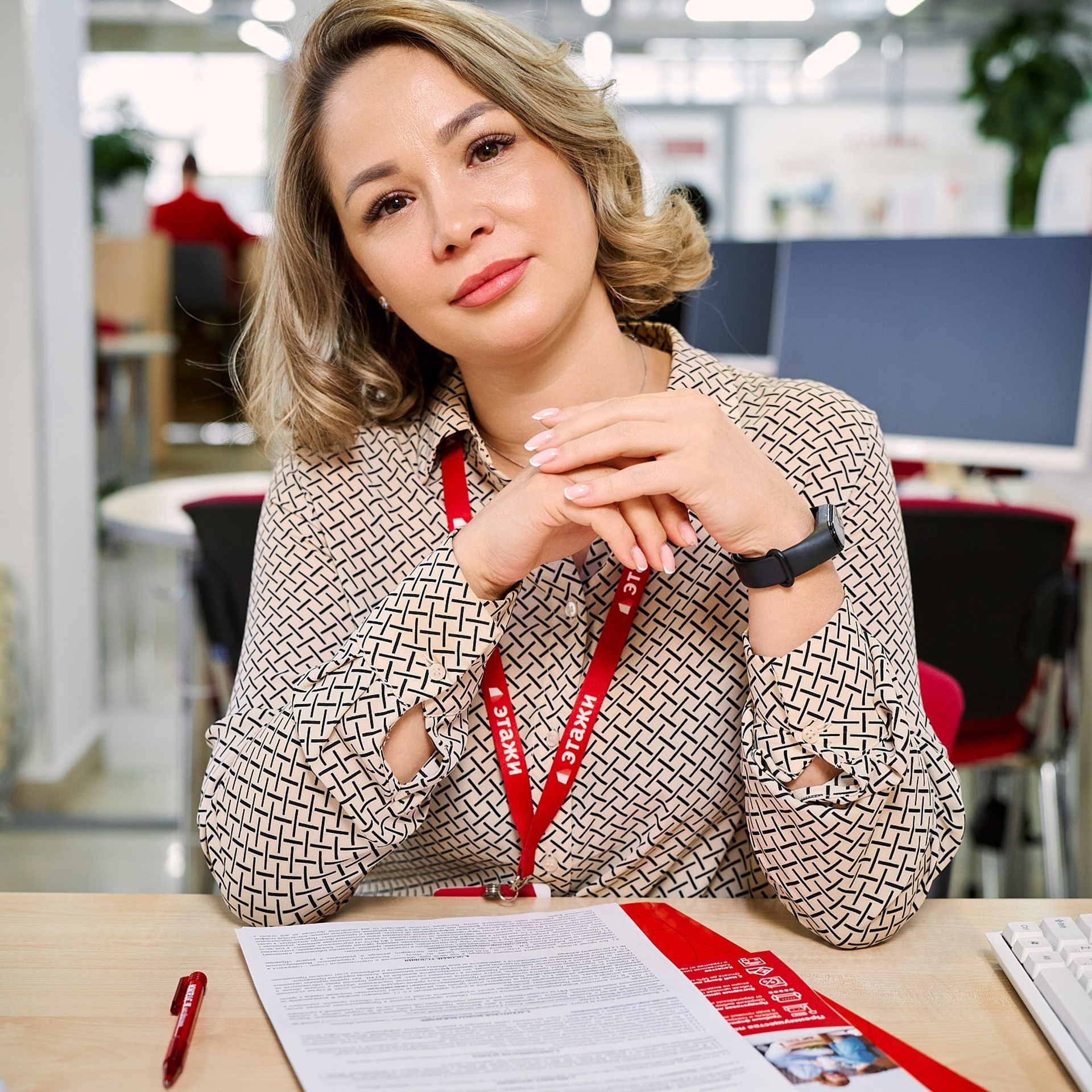 Агентство недвижимости Этажи (Сотрудники в интерьерах офиса или студии). Профессиональный фотограф в Екатеринбурге Константин Зарипов