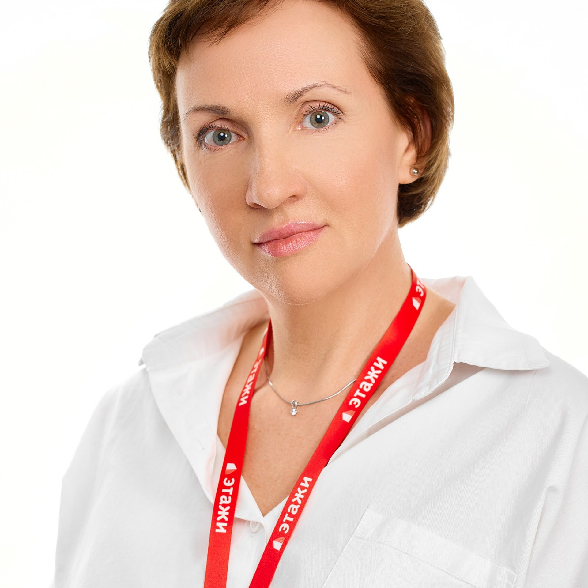 Агентство недвижимости ЭТАЖИ (Сотрудники на белом фоне). Профессиональный фотограф в Екатеринбурге Константин Зарипов