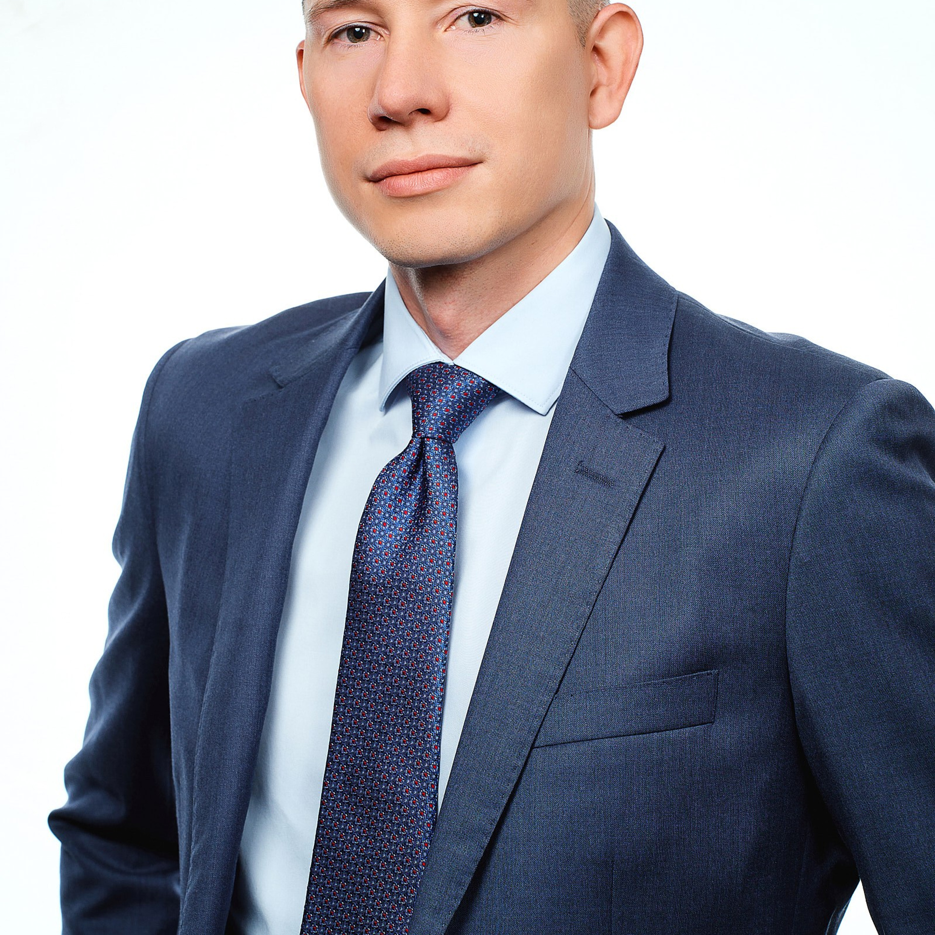 Группа компаний Априори (Портреты на белом фоне и в интерьерах + командные фото). Профессиональный фотограф в Екатеринбурге Константин Зарипов