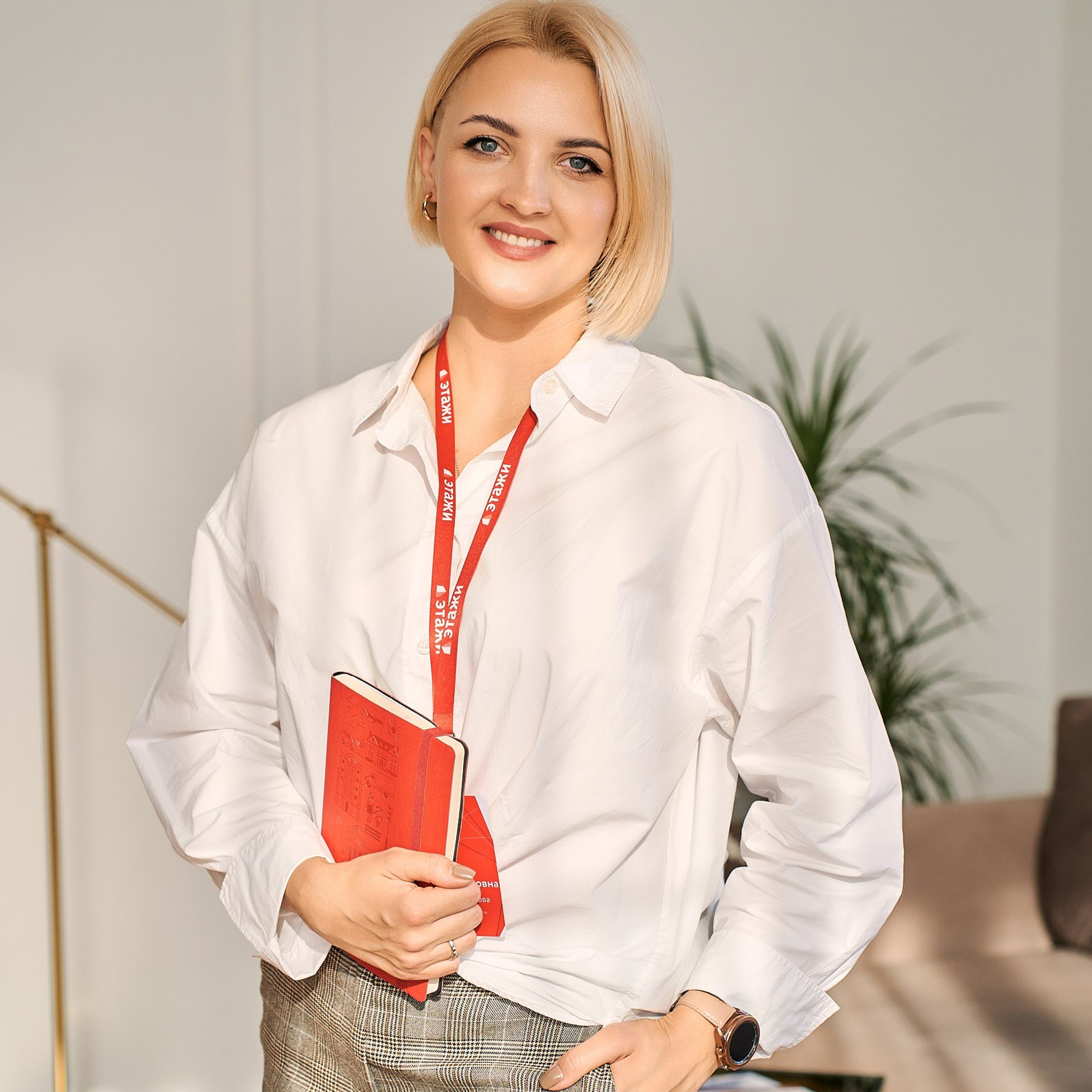 Агентство недвижимости Этажи (Сотрудники в интерьерах офиса или студии). Профессиональный фотограф в Екатеринбурге Константин Зарипов