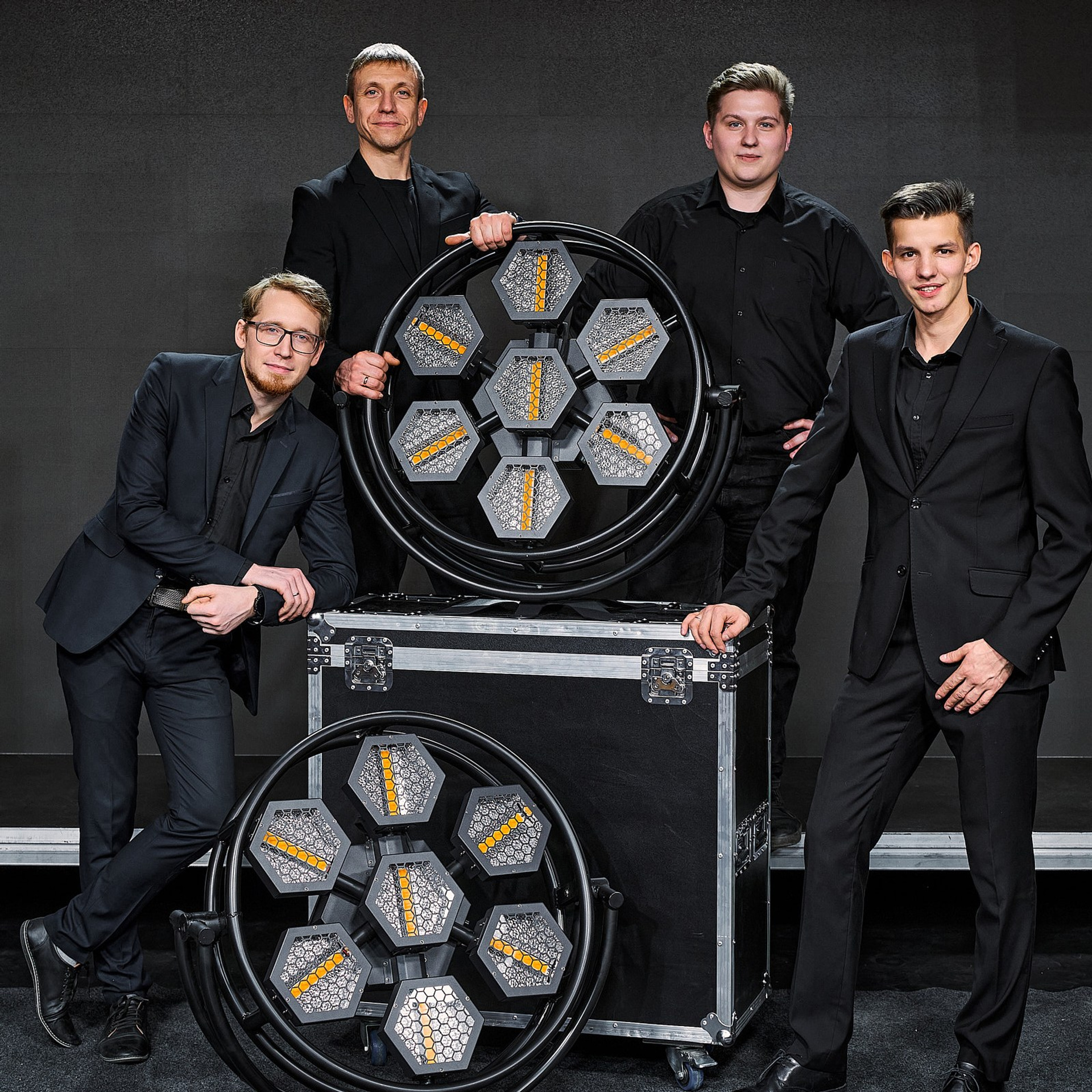 Команда Изи-Шоу (На белом фоне и в рабочей обстановке)