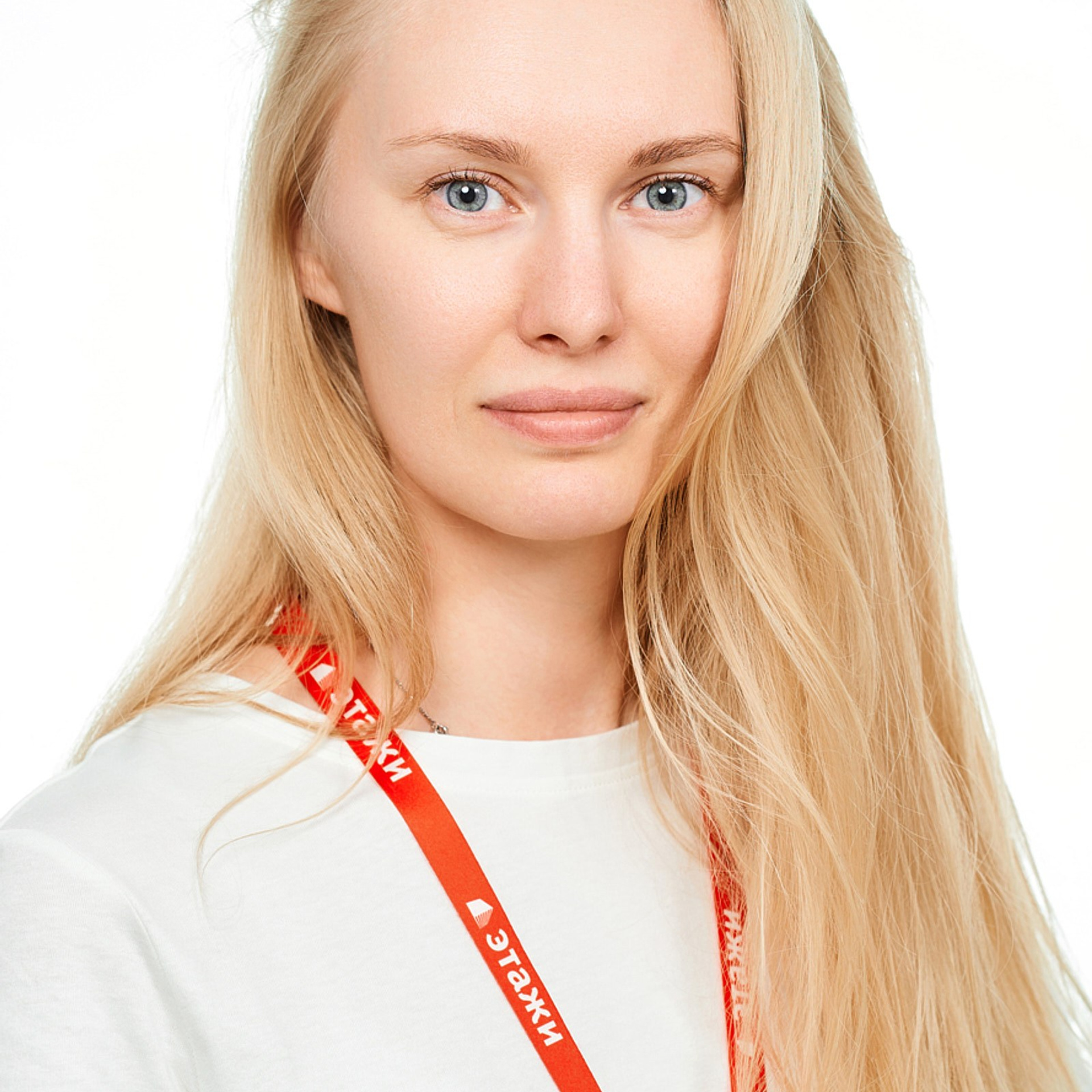 Агентство недвижимости ЭТАЖИ (Сотрудники на белом фоне). Профессиональный фотограф в Екатеринбурге Константин Зарипов