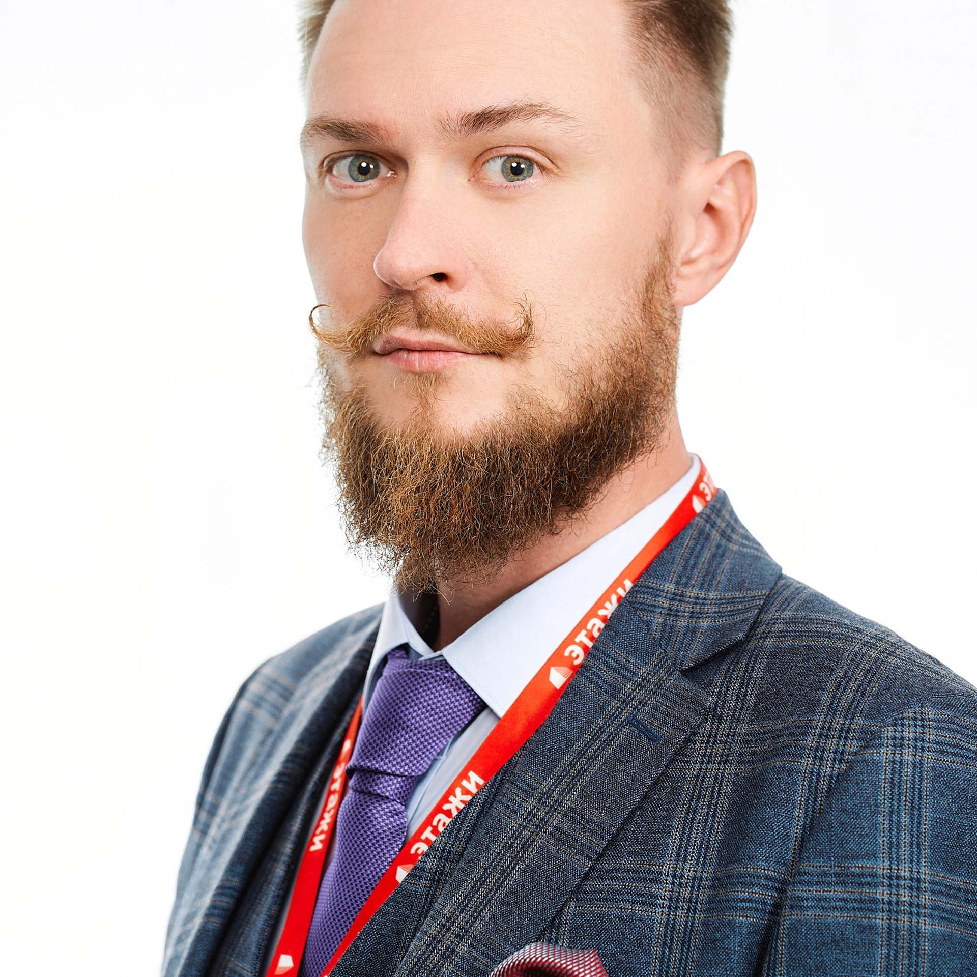 Агентство недвижимости ЭТАЖИ (Сотрудники на белом фоне). Профессиональный фотограф в Екатеринбурге Константин Зарипов