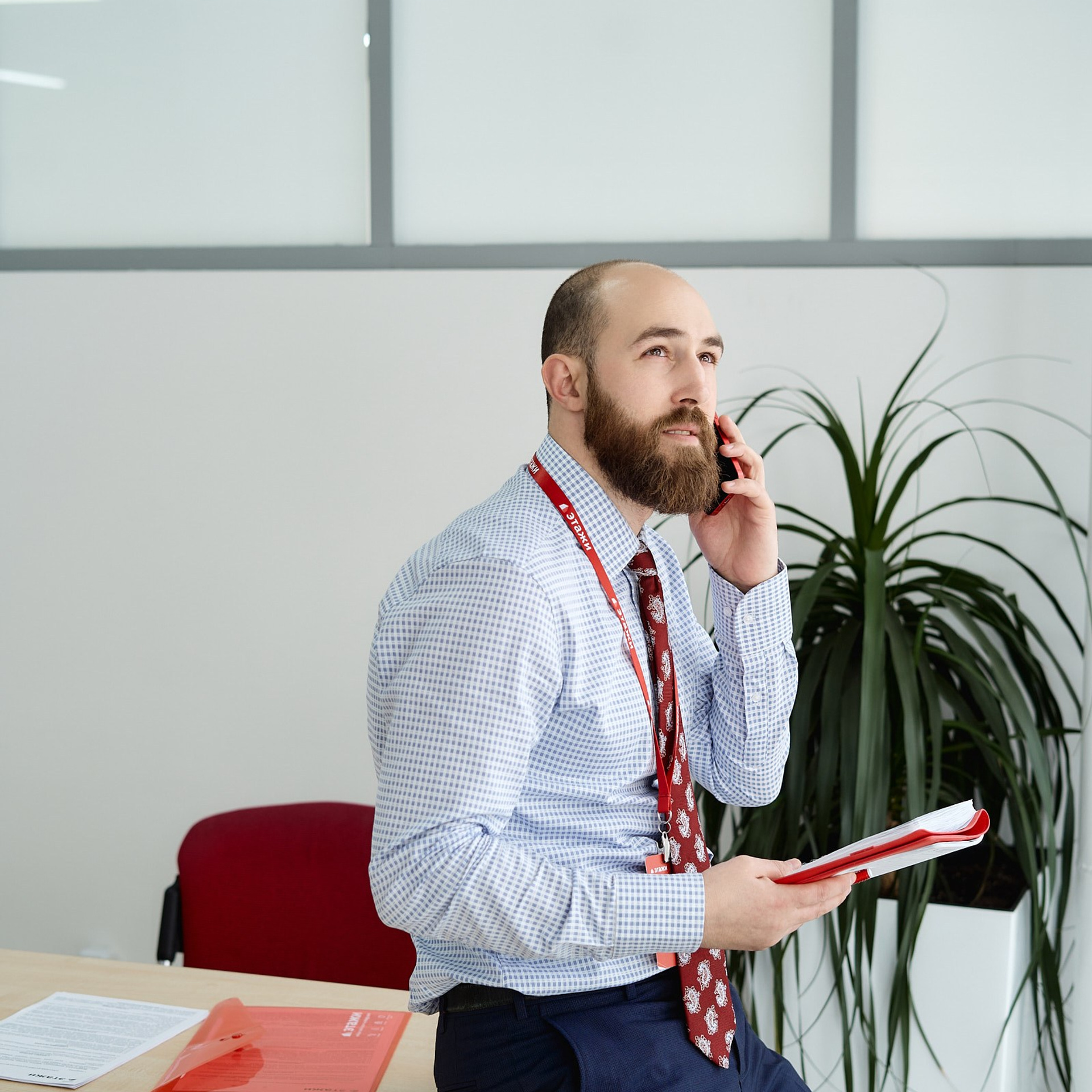Агентство недвижимости Этажи (Сотрудники в интерьерах офиса или студии). Профессиональный фотограф в Екатеринбурге Константин Зарипов
