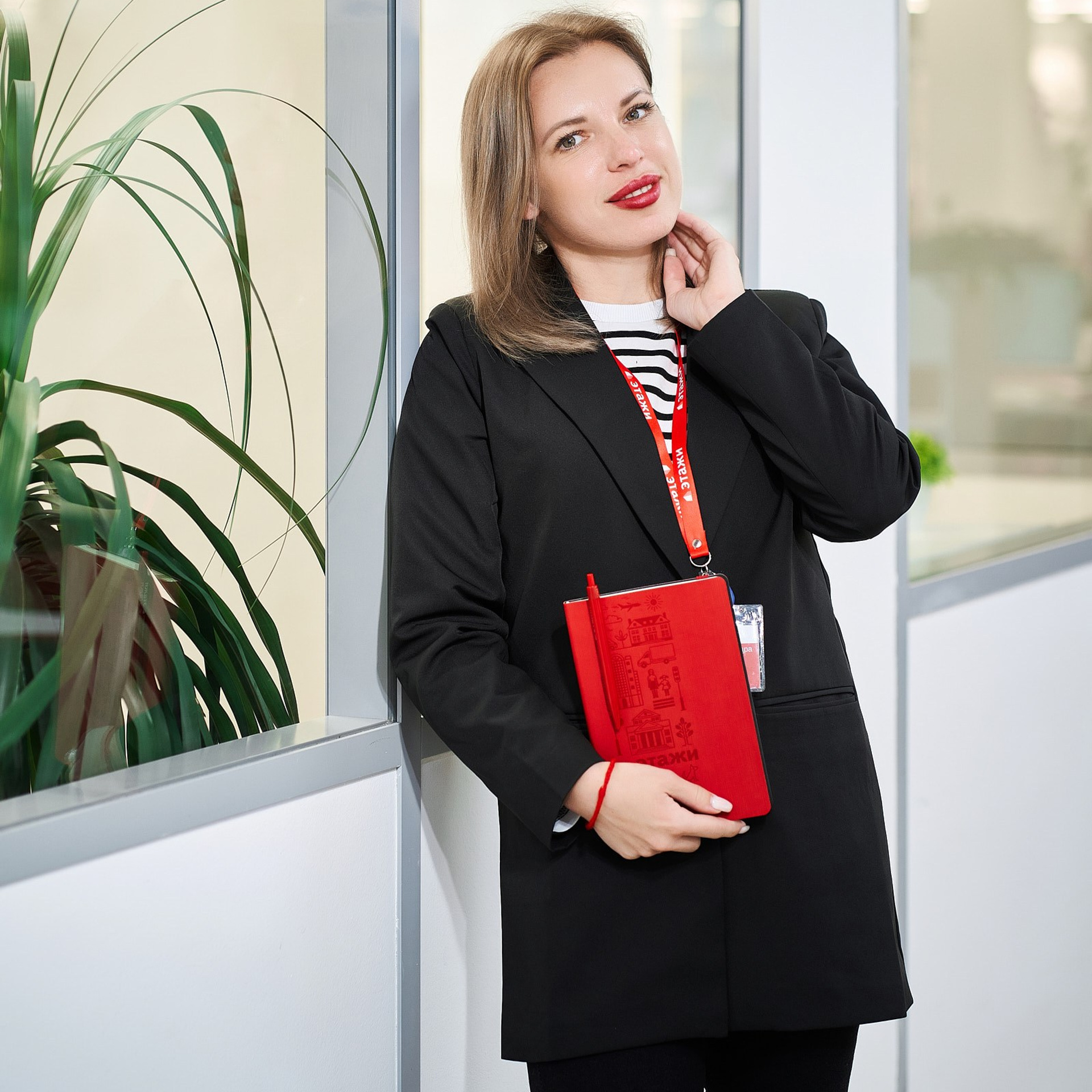 Агентство недвижимости Этажи (Сотрудники в интерьерах офиса или студии). Профессиональный фотограф в Екатеринбурге Константин Зарипов