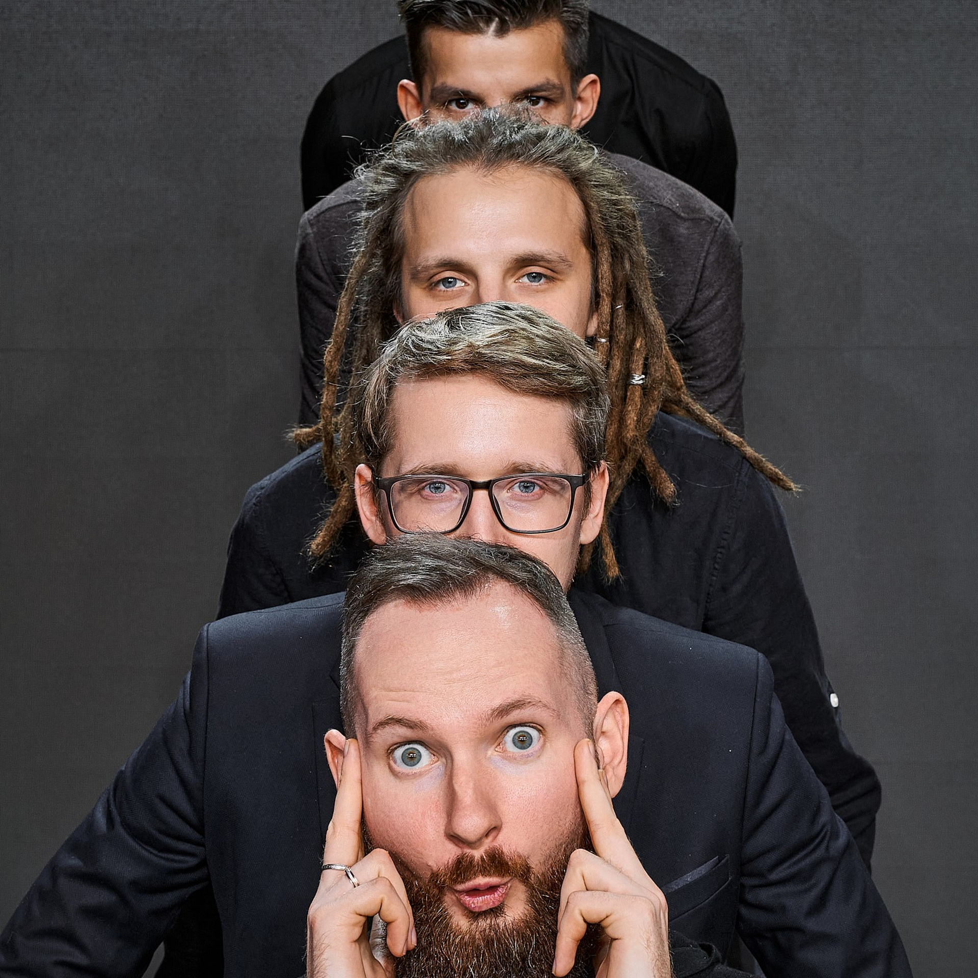 Команда Изи-Шоу (На белом фоне и в рабочей обстановке). Профессиональный фотограф в Екатеринбурге Константин Зарипов