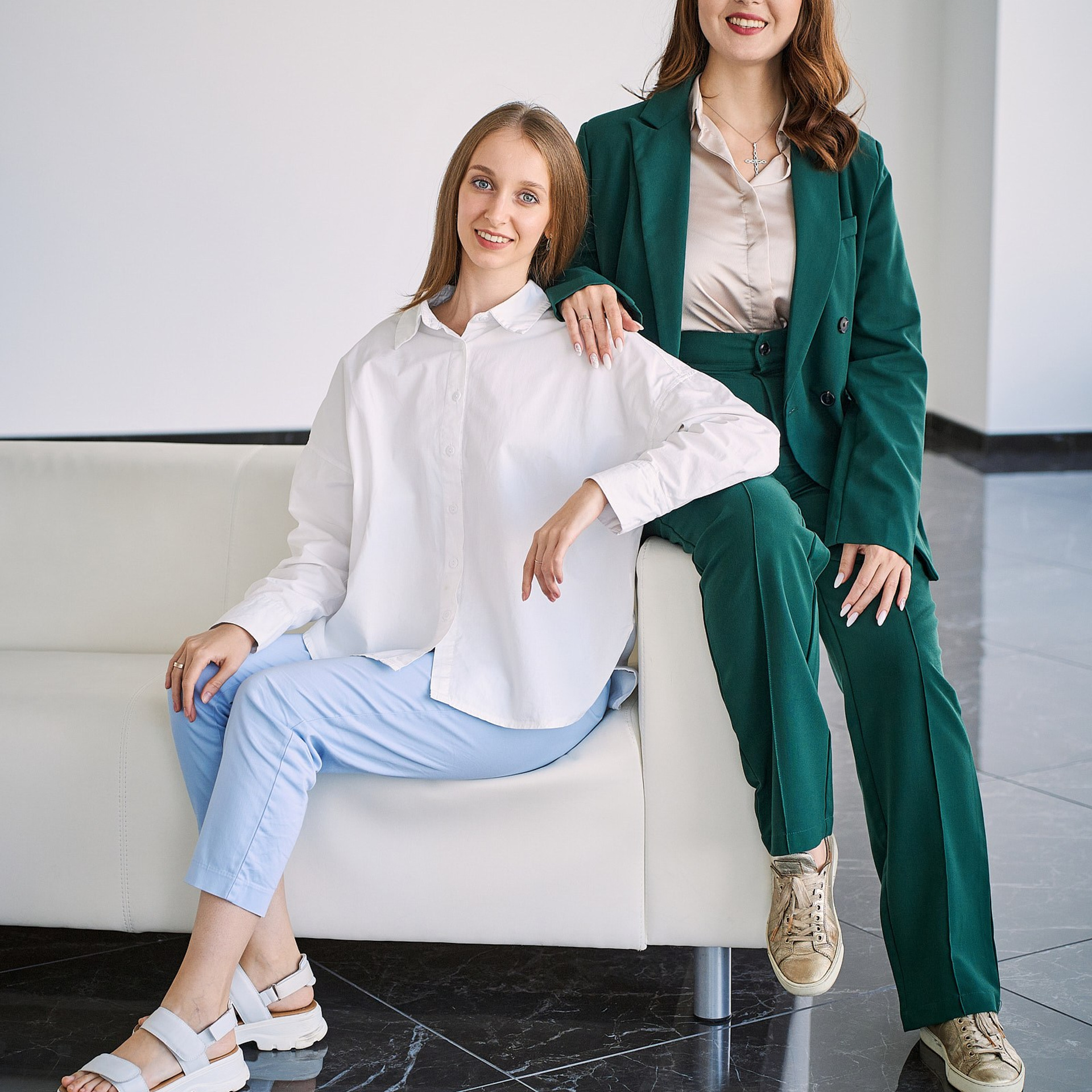 Группа компаний Априори (Портреты на белом фоне и в интерьерах + командные фото). Профессиональный фотограф в Екатеринбурге Константин Зарипов