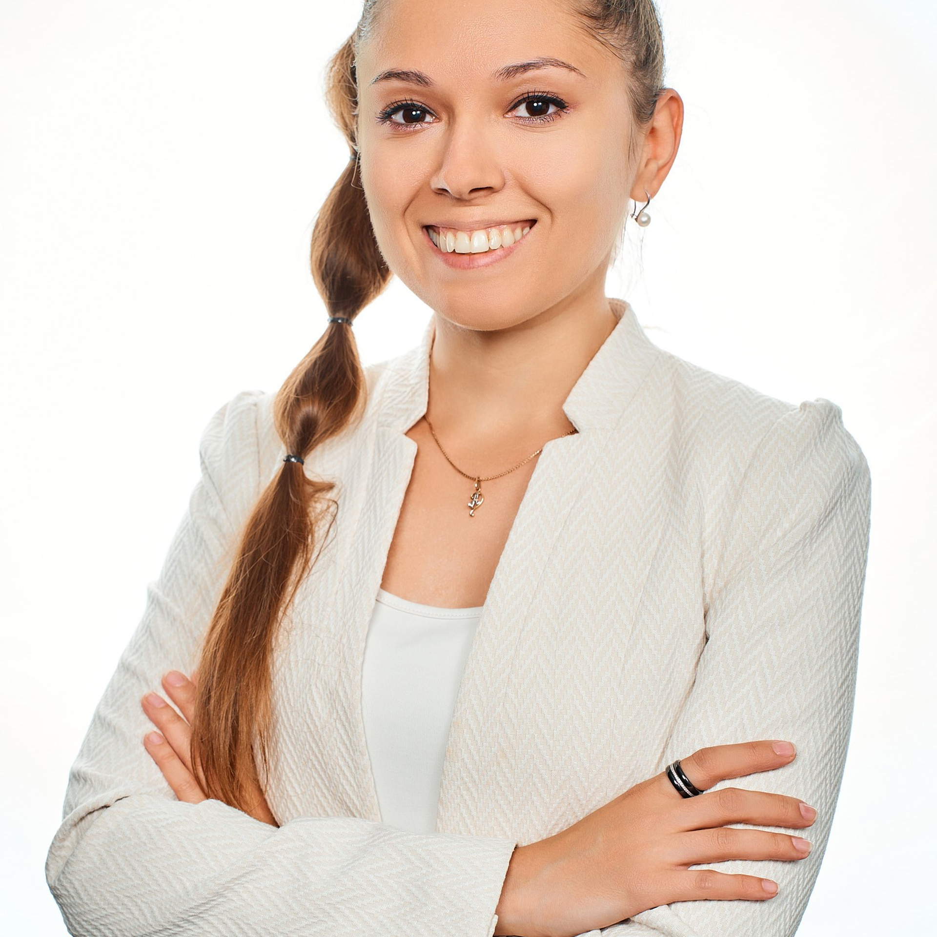 Группа компаний Априори (Портреты на белом фоне и в интерьерах + командные фото). Профессиональный фотограф в Екатеринбурге Константин Зарипов