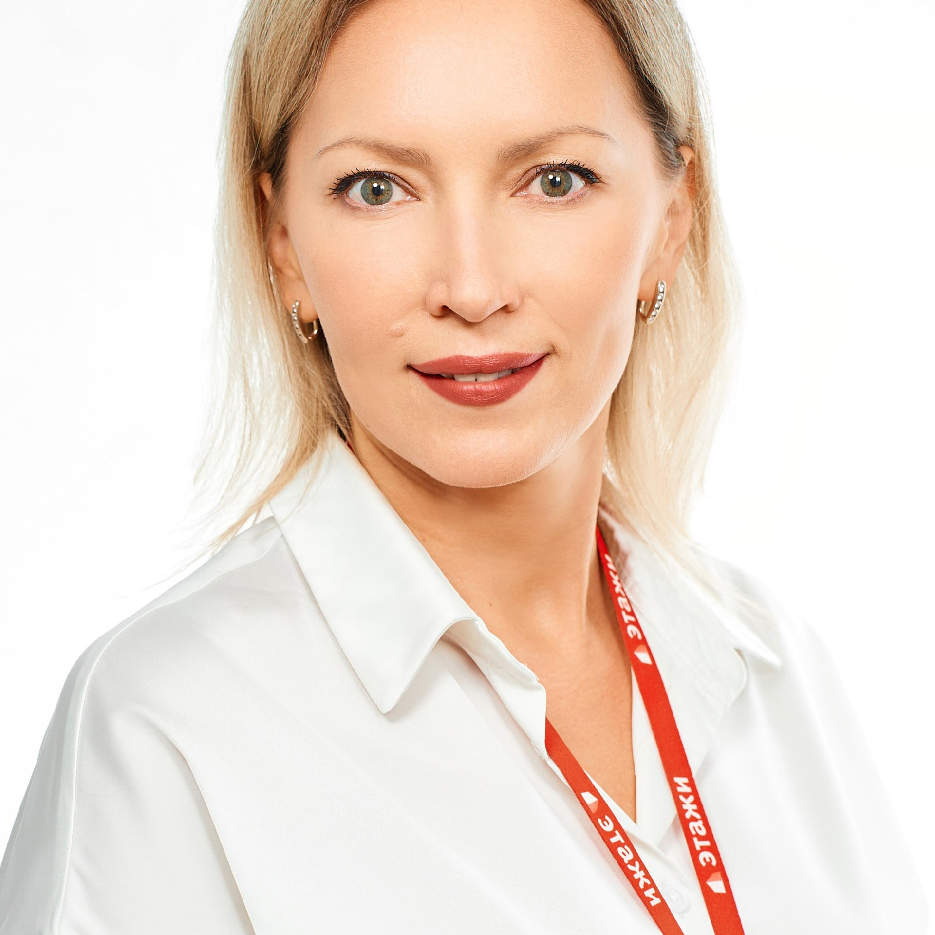 Агентство недвижимости ЭТАЖИ (Сотрудники на белом фоне). Профессиональный фотограф в Екатеринбурге Константин Зарипов