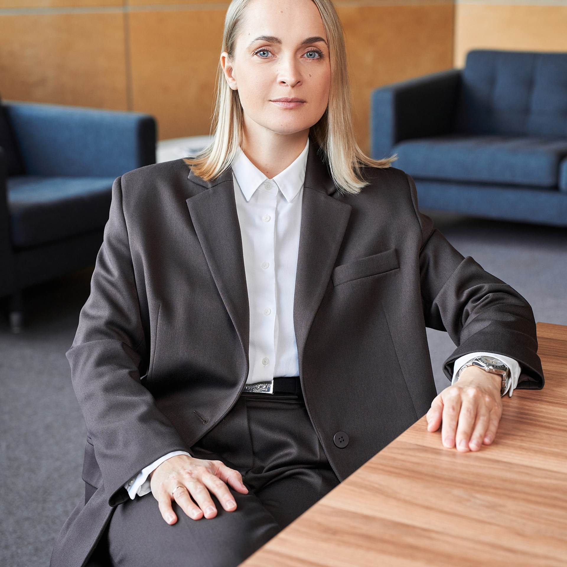 СКБ-контур (портреты в интерьерах офиса и на белом фоне). Профессиональный фотограф в Екатеринбурге Константин Зарипов