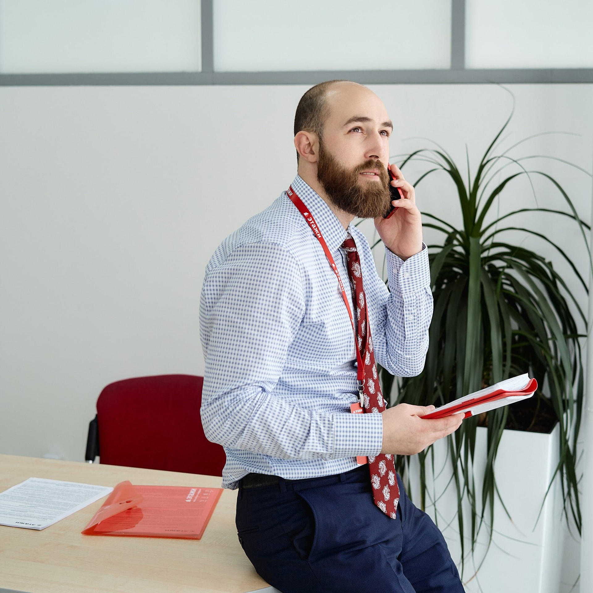 Агентство недвижимости Этажи (Сотрудники в интерьерах офиса или студии)