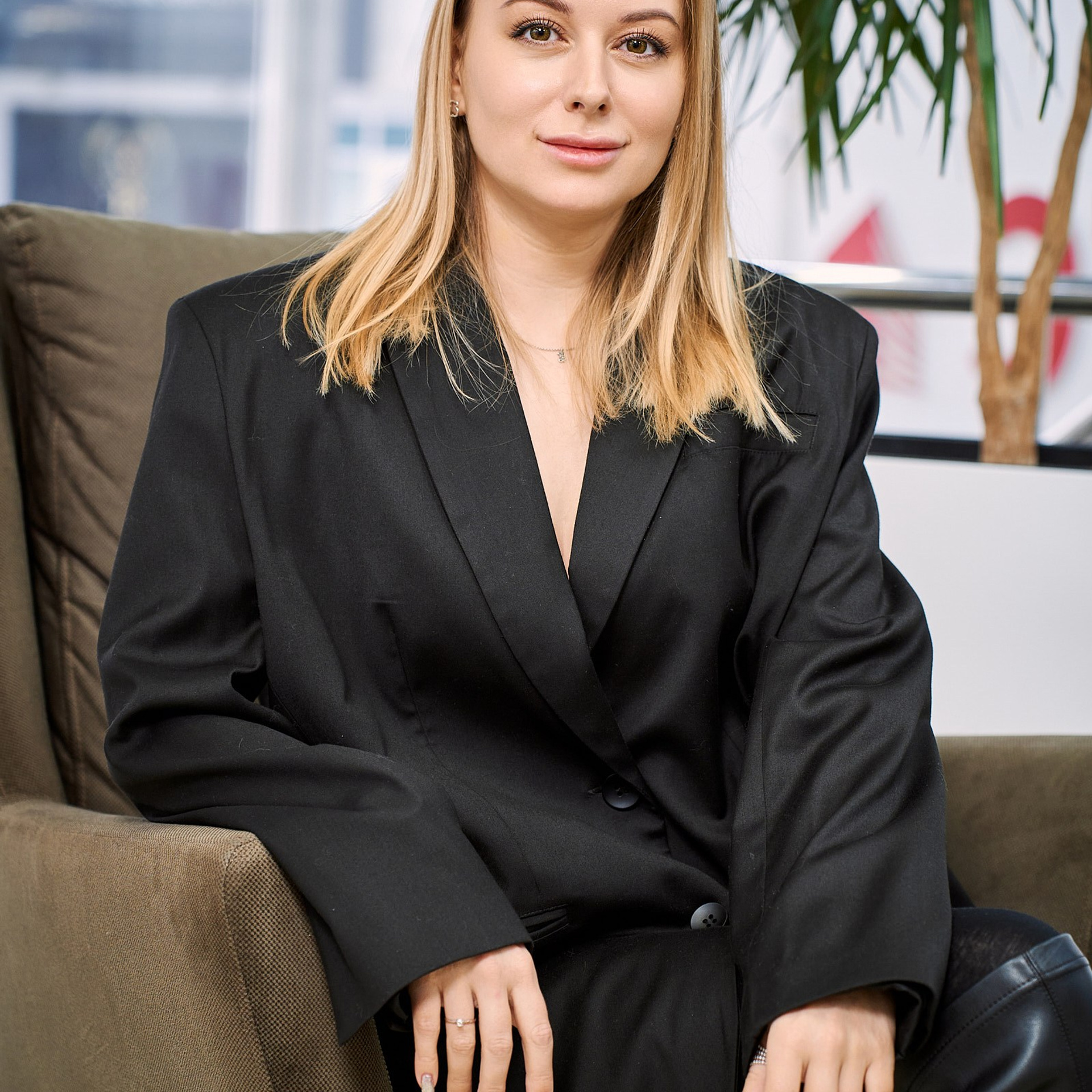 Агентство недвижимости Этажи (Сотрудники в интерьерах офиса или студии). Профессиональный фотограф в Екатеринбурге Константин Зарипов