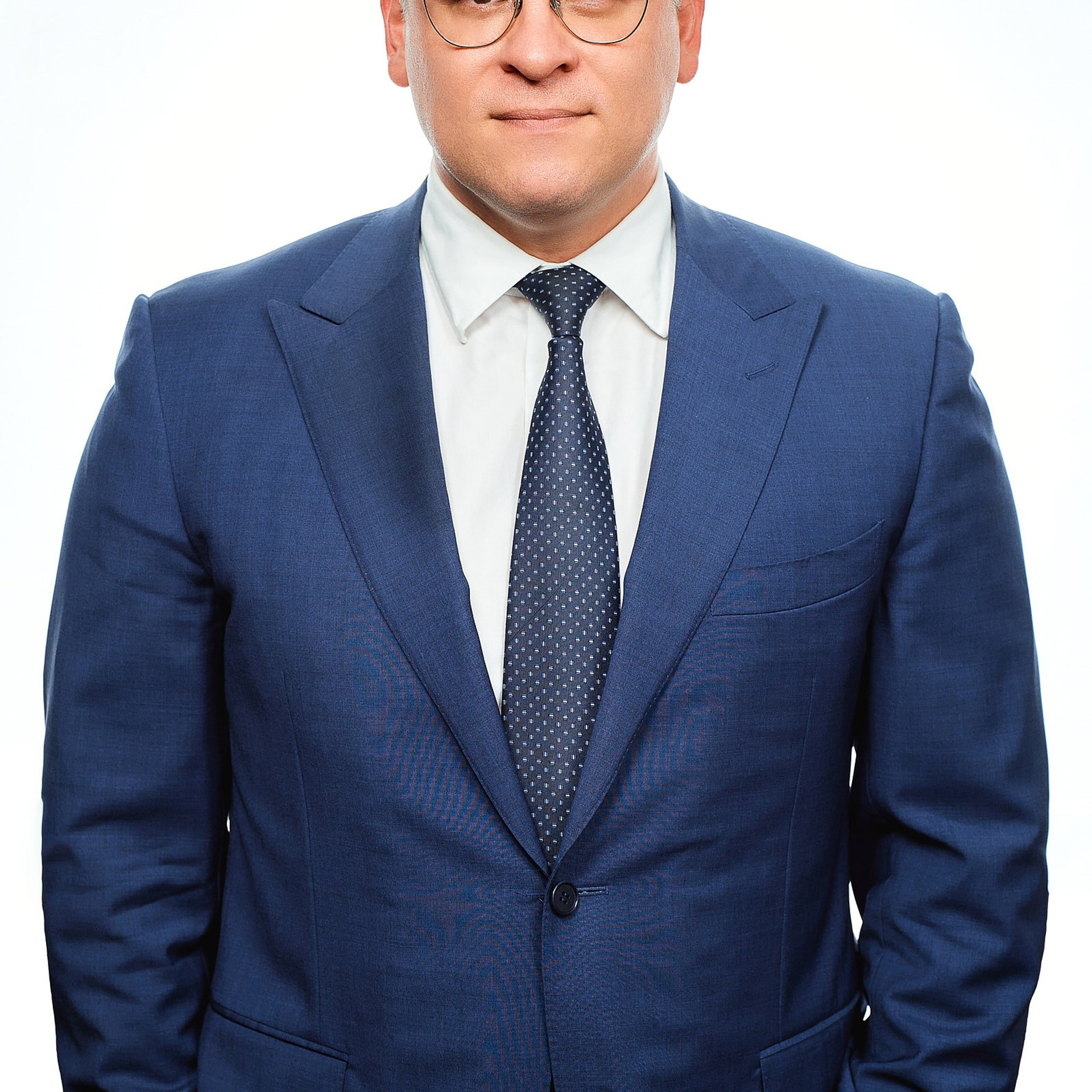 Группа компаний Априори (Портреты на белом фоне и в интерьерах + командные фото). Профессиональный фотограф в Екатеринбурге Константин Зарипов