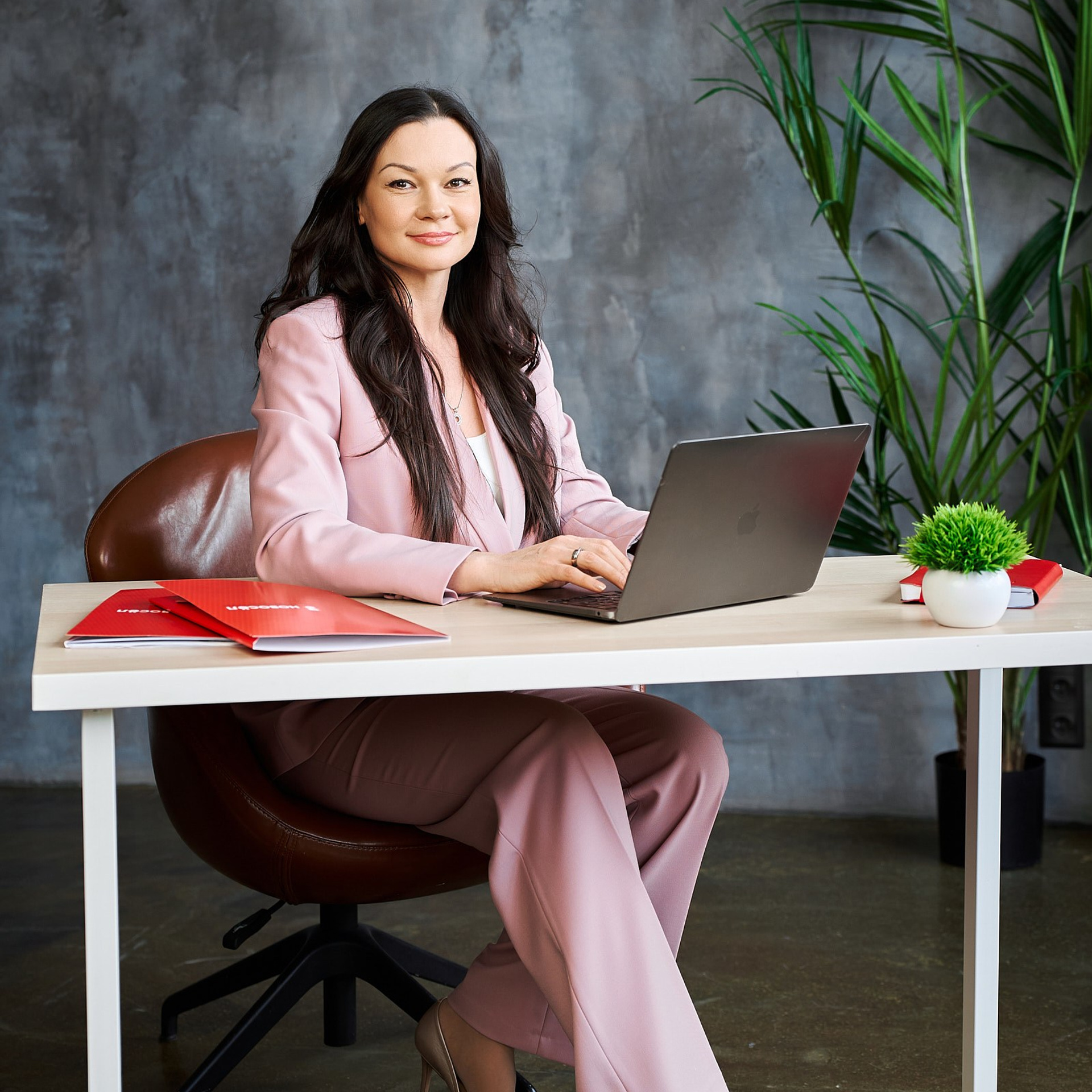 Агентство недвижимости Новосел (Сотрудники в студии). Профессиональный фотограф в Екатеринбурге Константин Зарипов