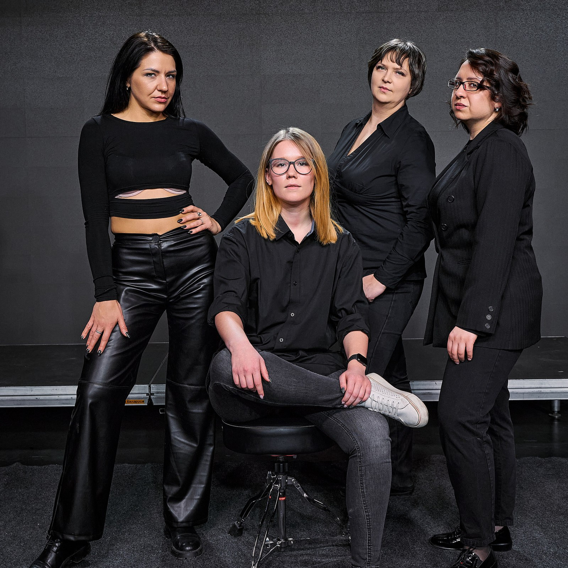 Команда Изи-Шоу (На белом фоне и в рабочей обстановке). Профессиональный фотограф в Екатеринбурге Константин Зарипов