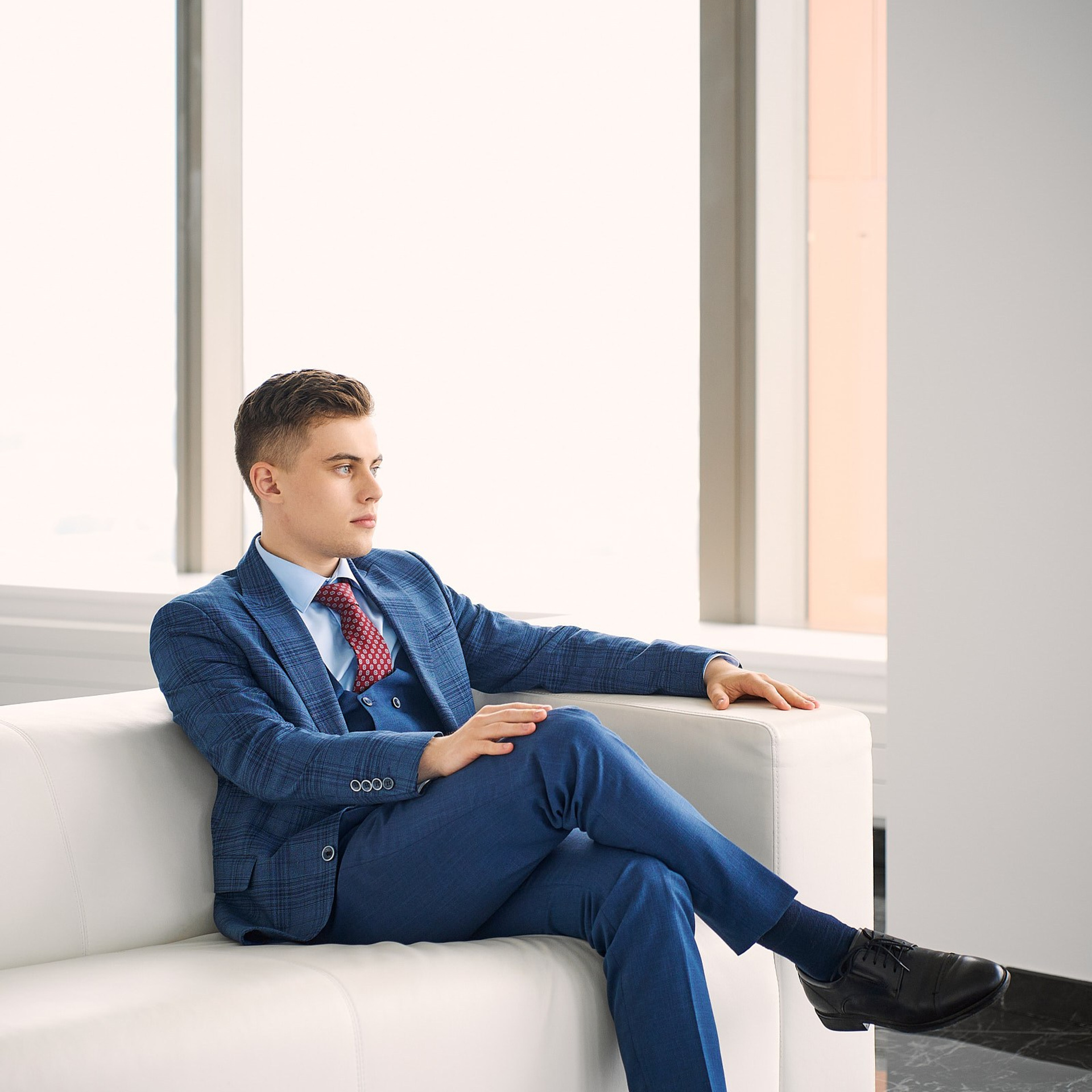 Группа компаний Априори (Портреты на белом фоне и в интерьерах + командные фото). Профессиональный фотограф в Екатеринбурге Константин Зарипов