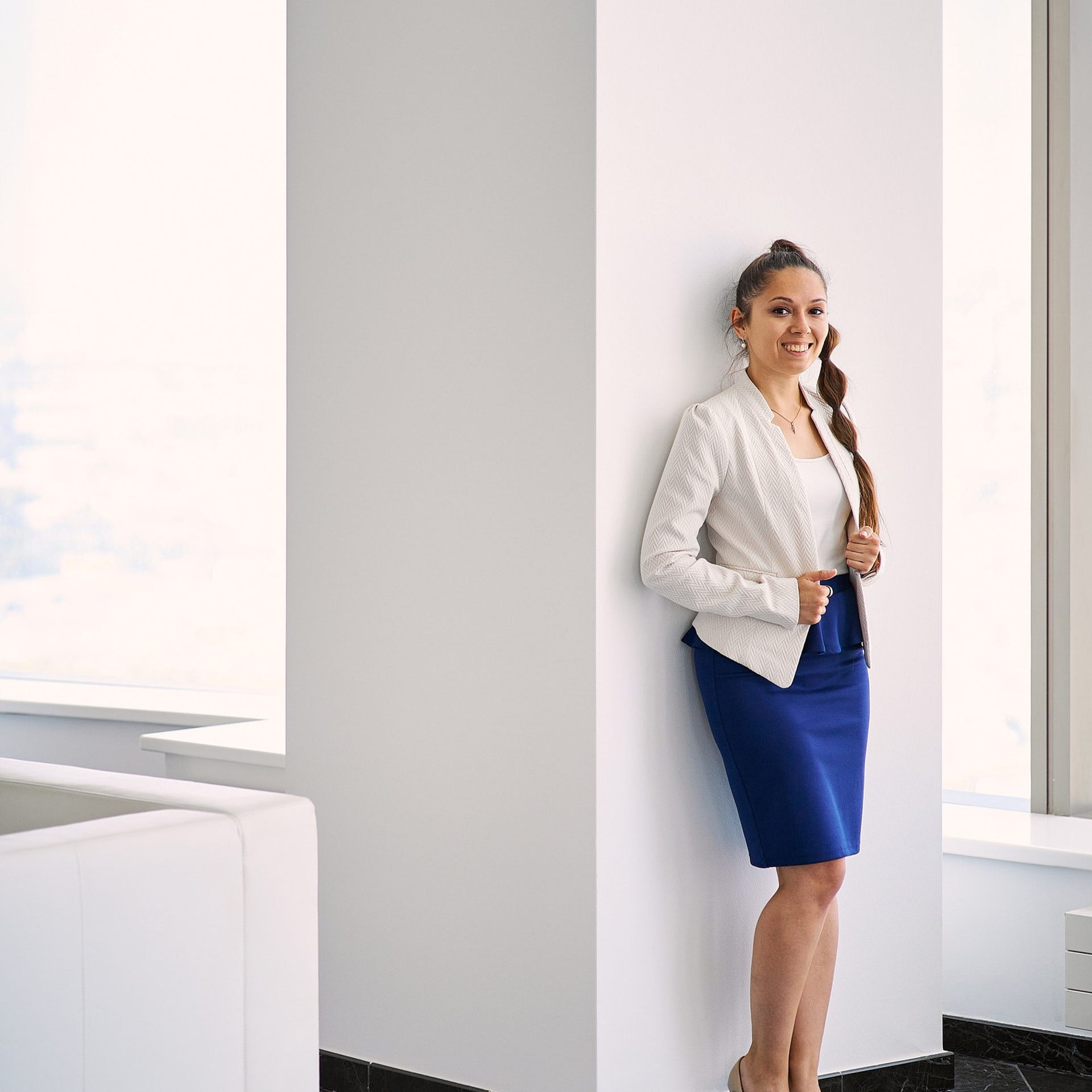 Группа компаний Априори (Портреты на белом фоне и в интерьерах + командные фото). Профессиональный фотограф в Екатеринбурге Константин Зарипов